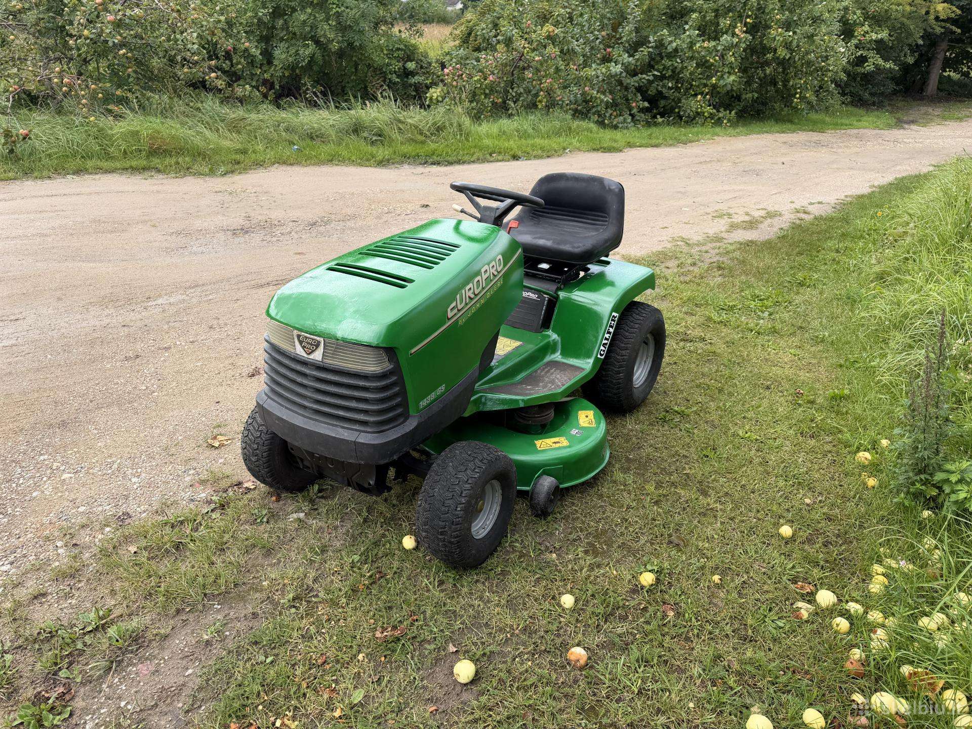 Sodo traktoriukas John Deere
