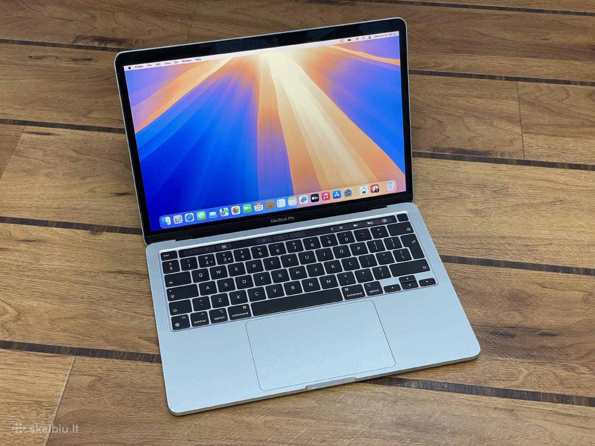 2020 MacBook Pro 13 Intel i5 - 8gb / 256gb