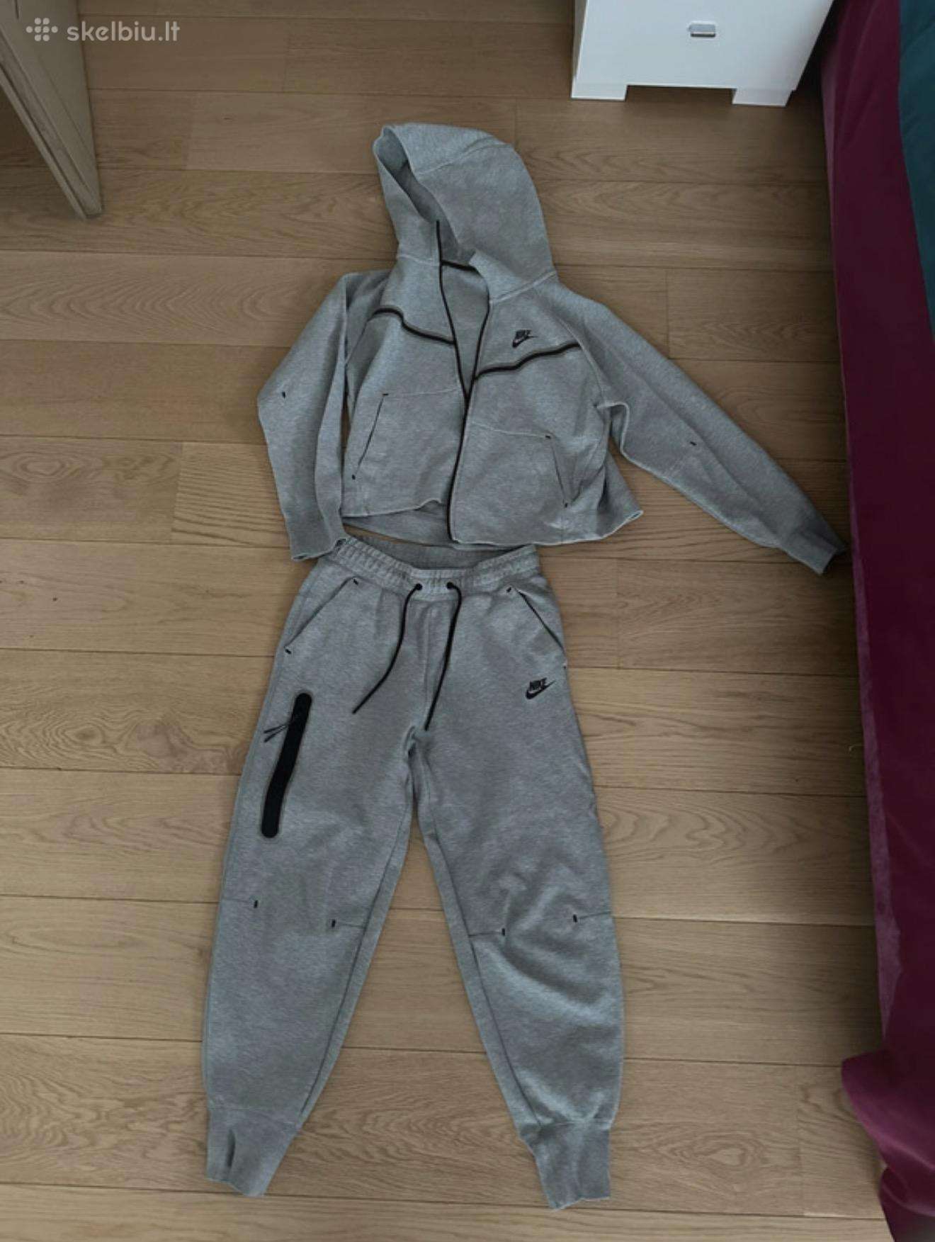Pilkas Nike tech