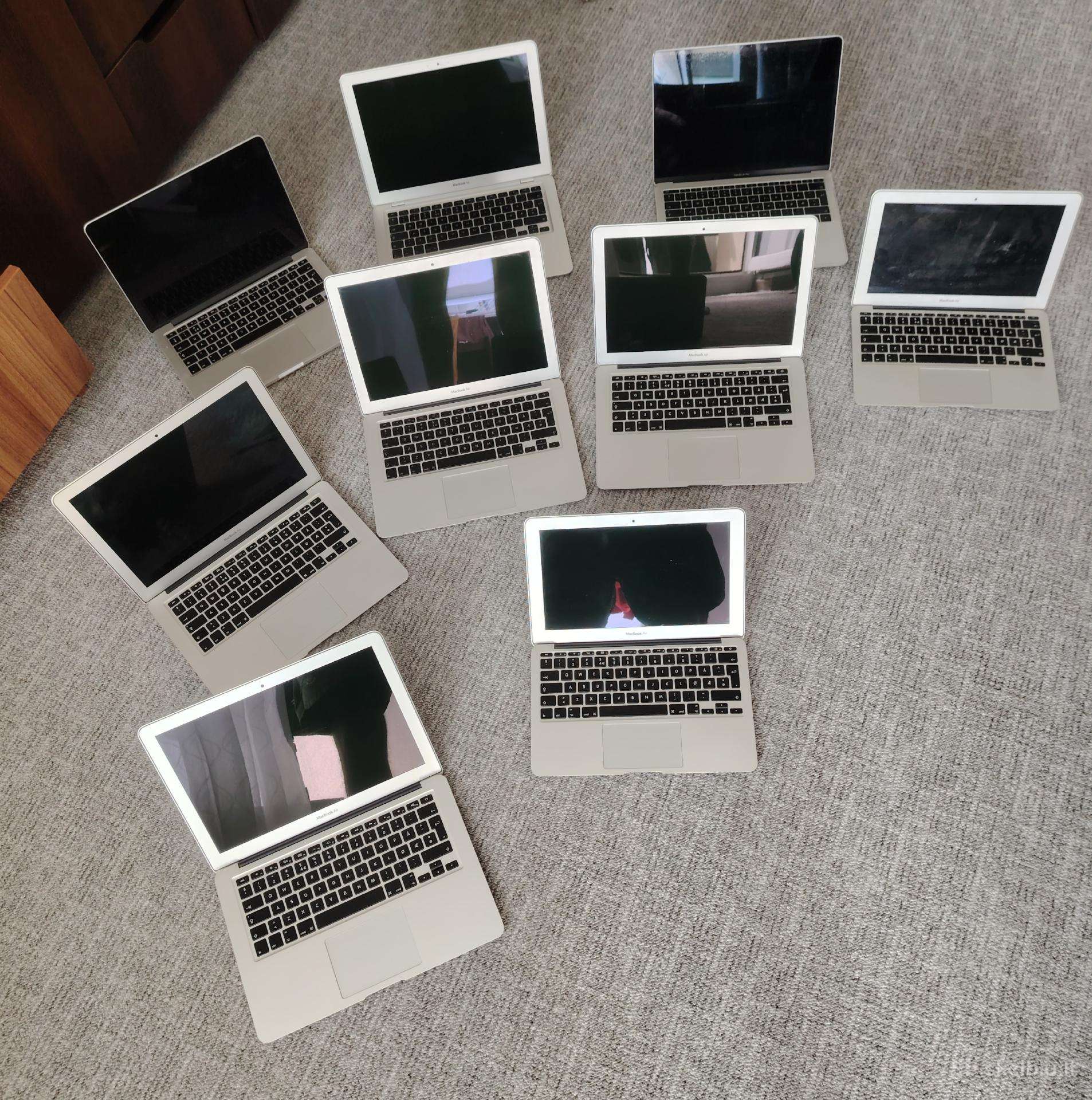 9 vienetai Apple MacBook kompiuterių