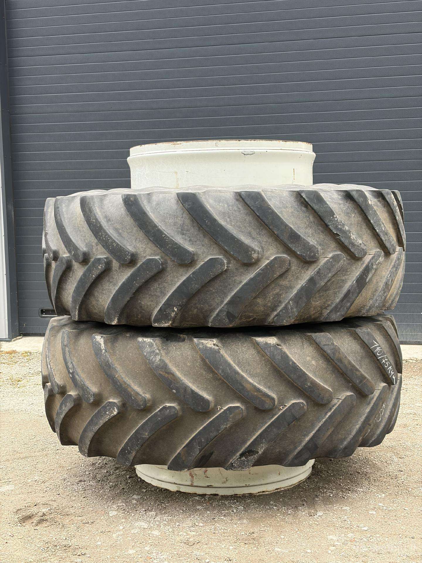 710/75r42 Traktoriaus dubliai