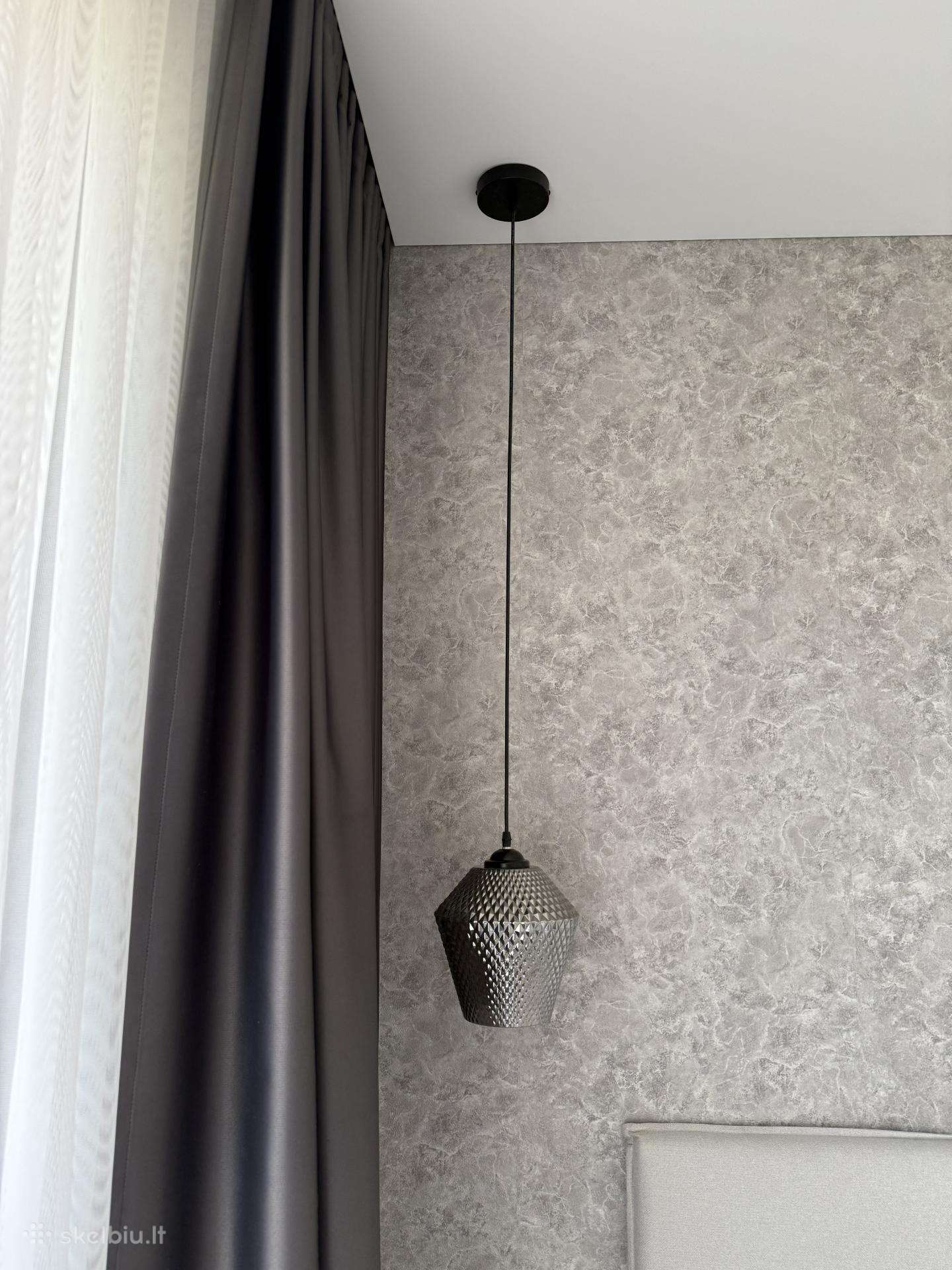 Pakabinami dailūs ir modernūs šviestuvai (2vnt)