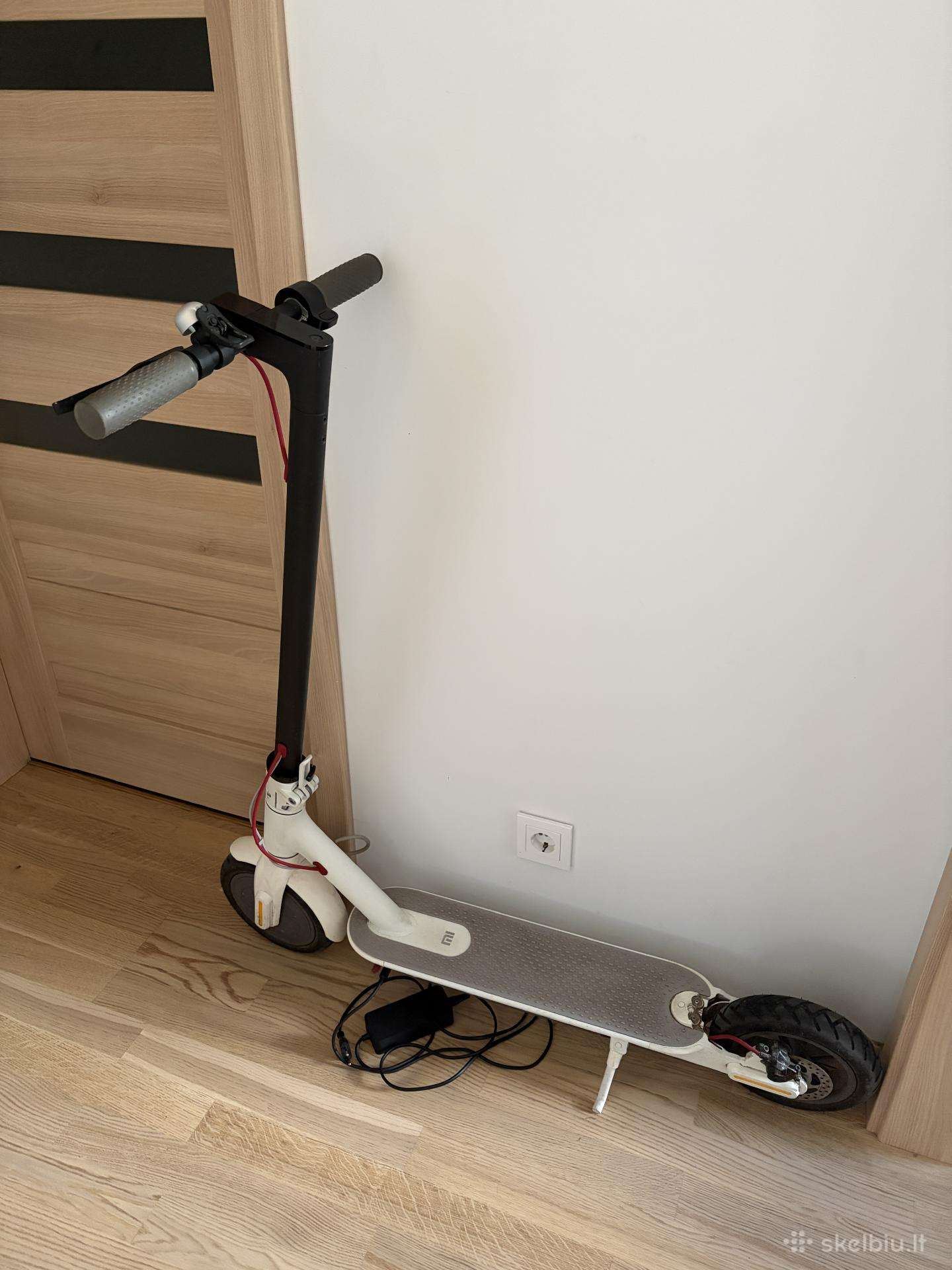 Baltas paspirtukas Xiaomi M365