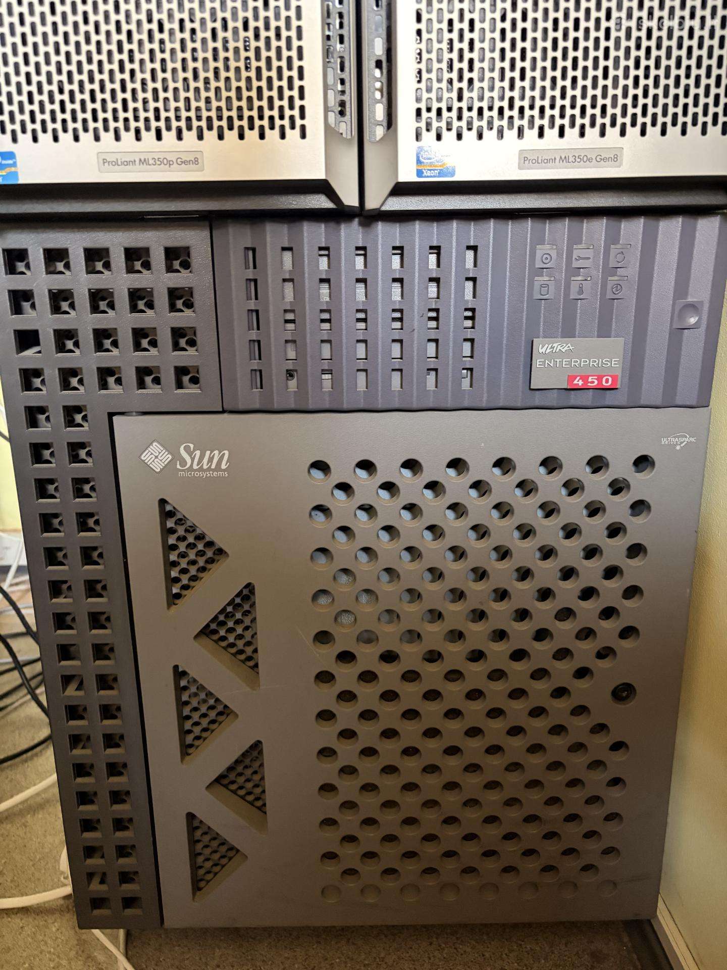 Sun Enterprise 450 (E450) serveris