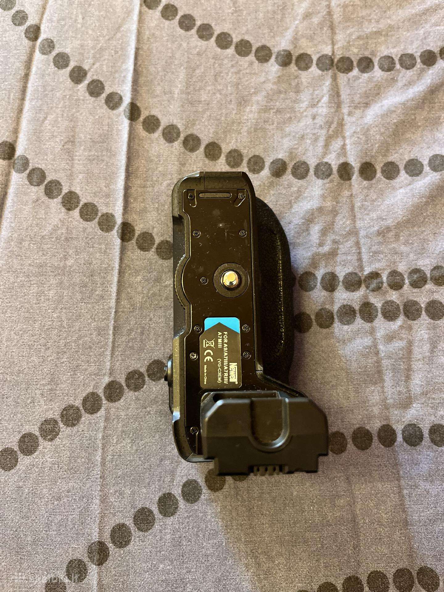 Newell sony grip sony a7III