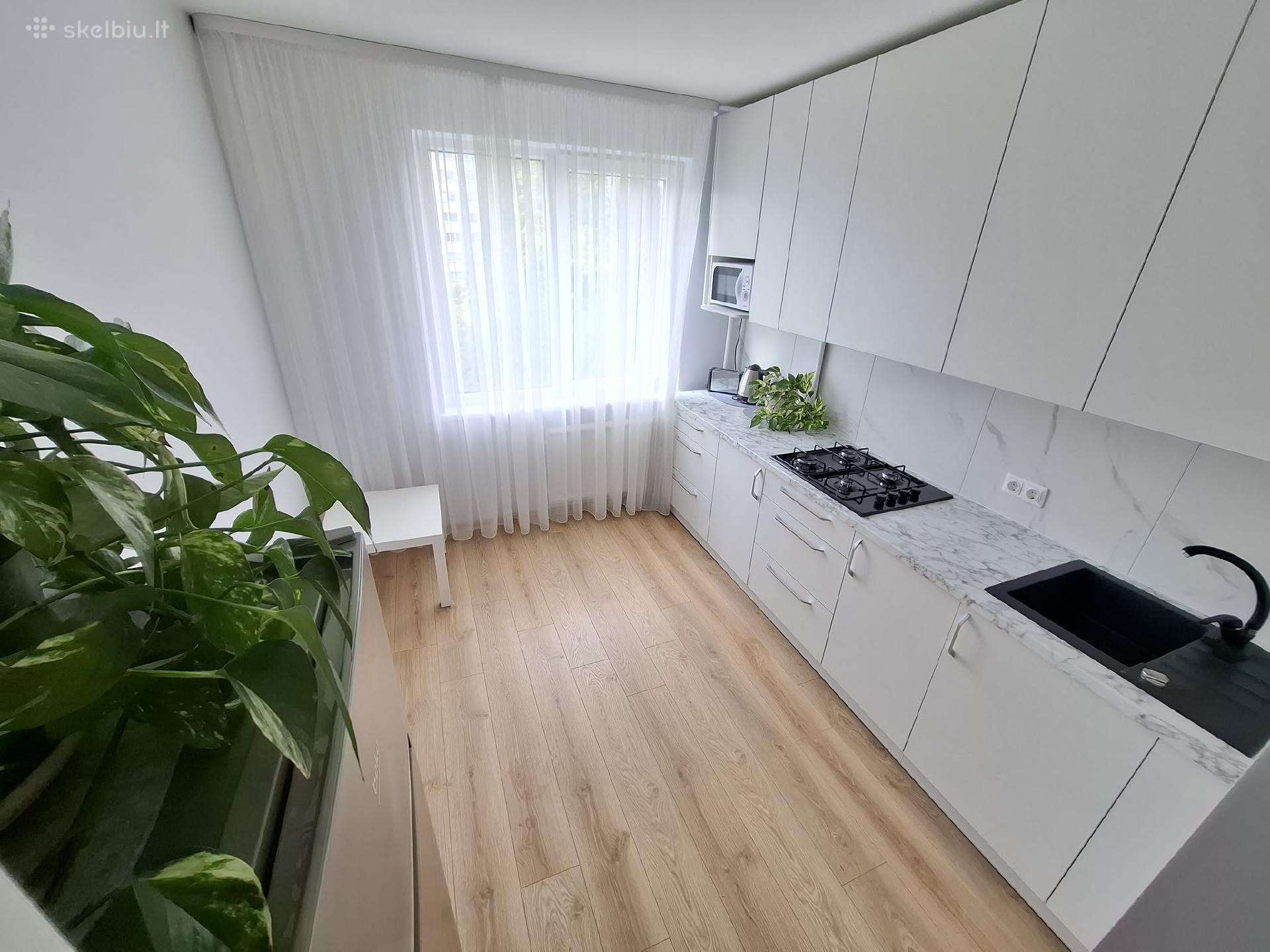 Patogioje vietoje, 3 aukšte, eini ir gyveni