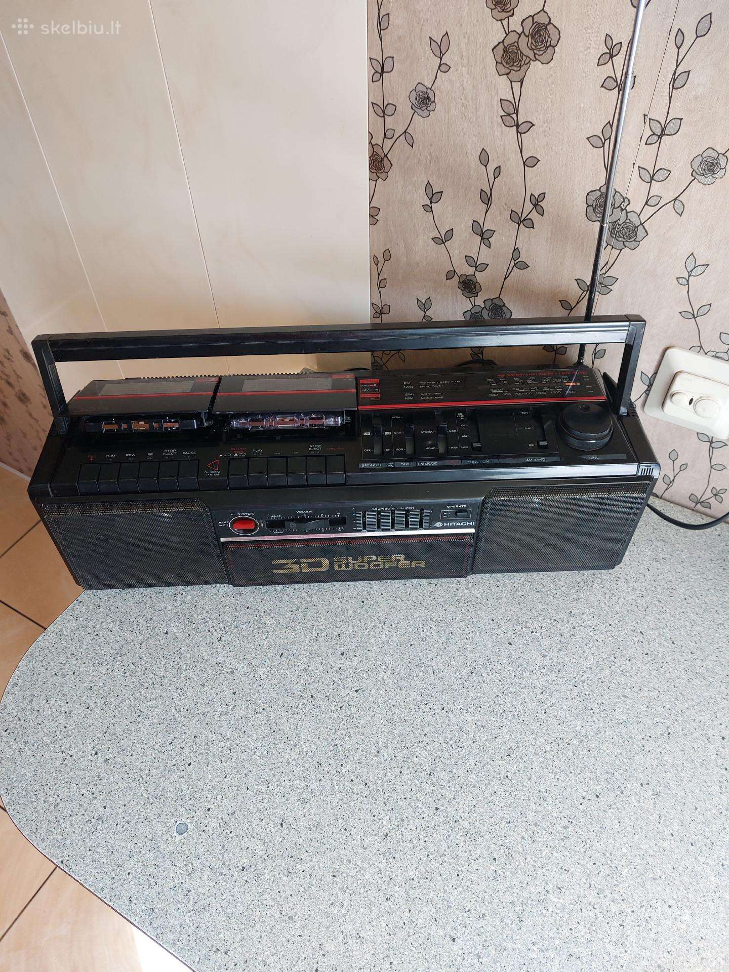 Hitachi magnetola