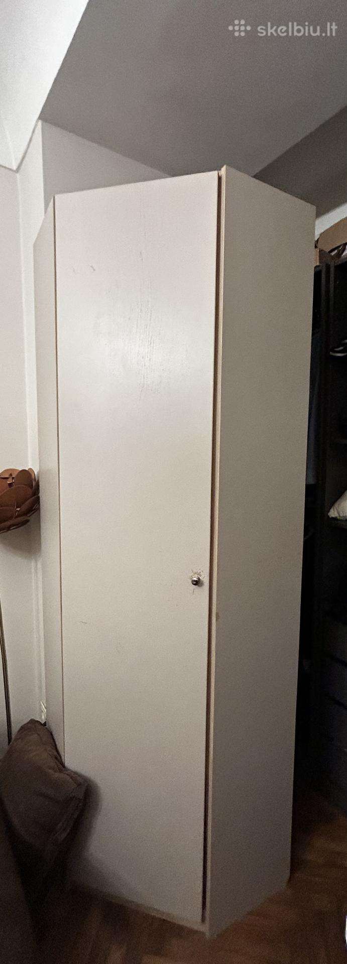 Dovanoju Ikea kampinę spintą