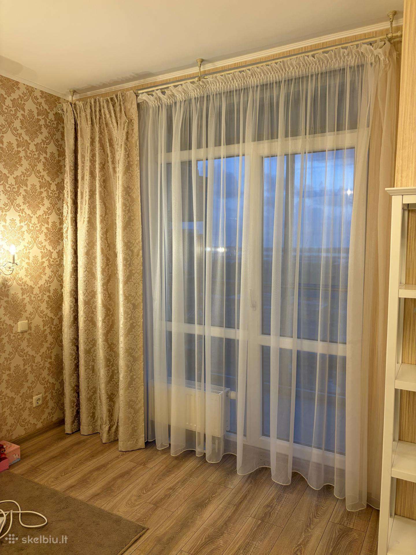 Užuolaidos su karnizais (2 vnt. 250x250)