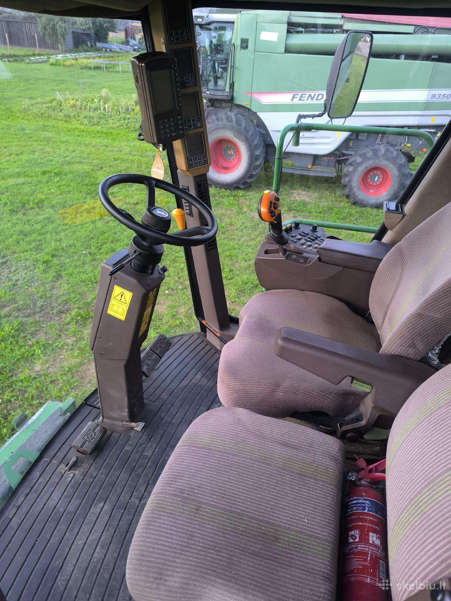 John Deere 9880, combine harvesters