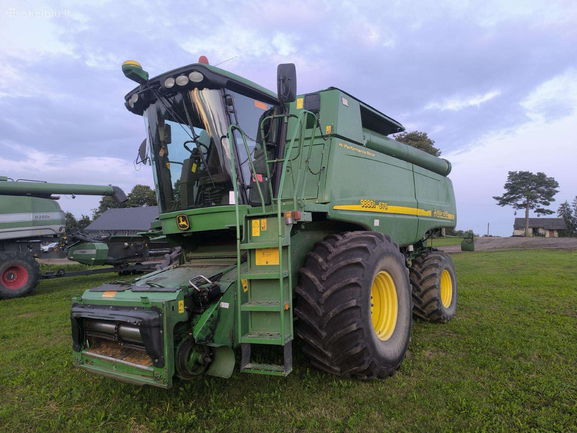 John Deere 9880, combine harvesters