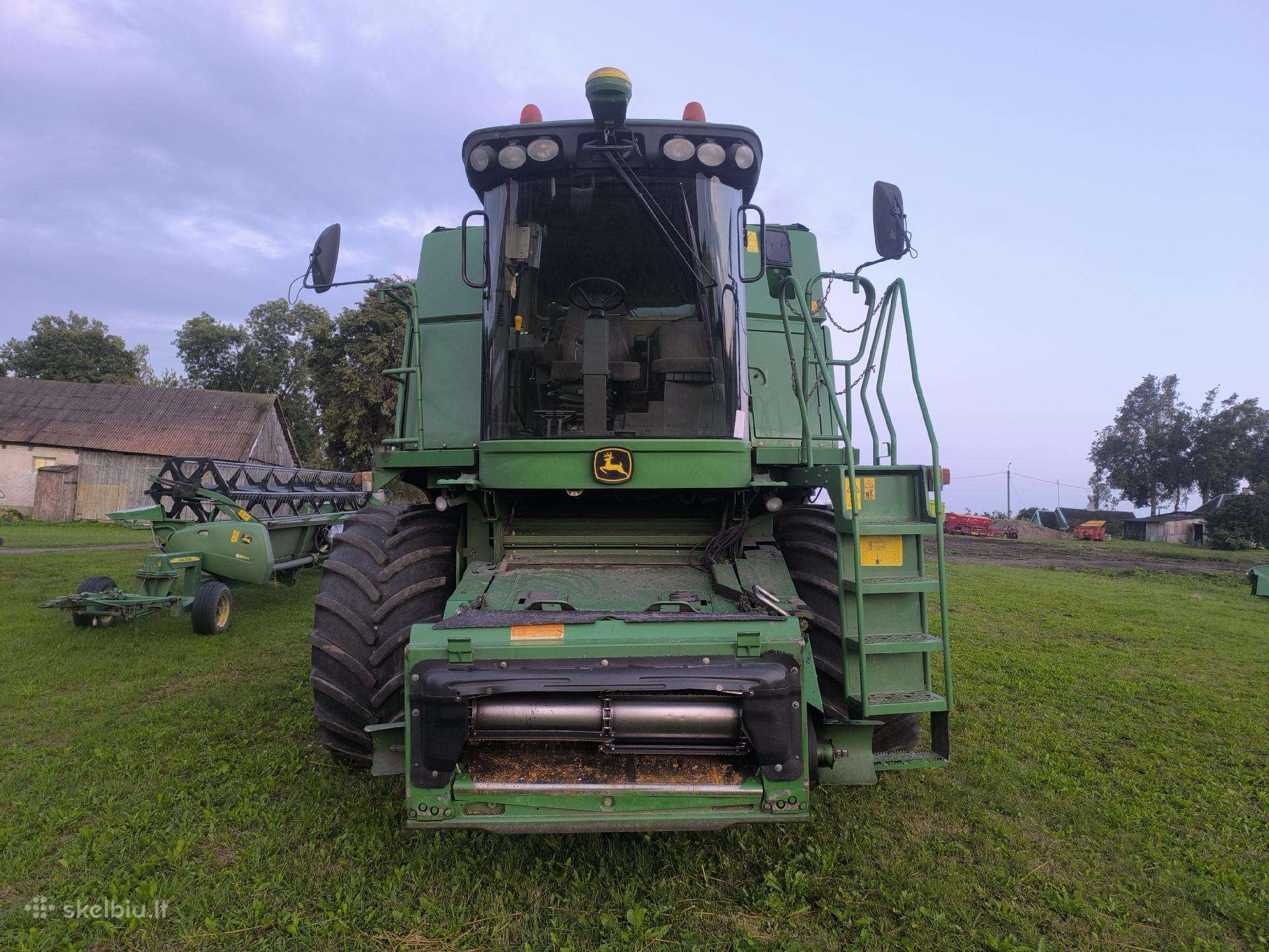 John Deere 9880, combine harvesters