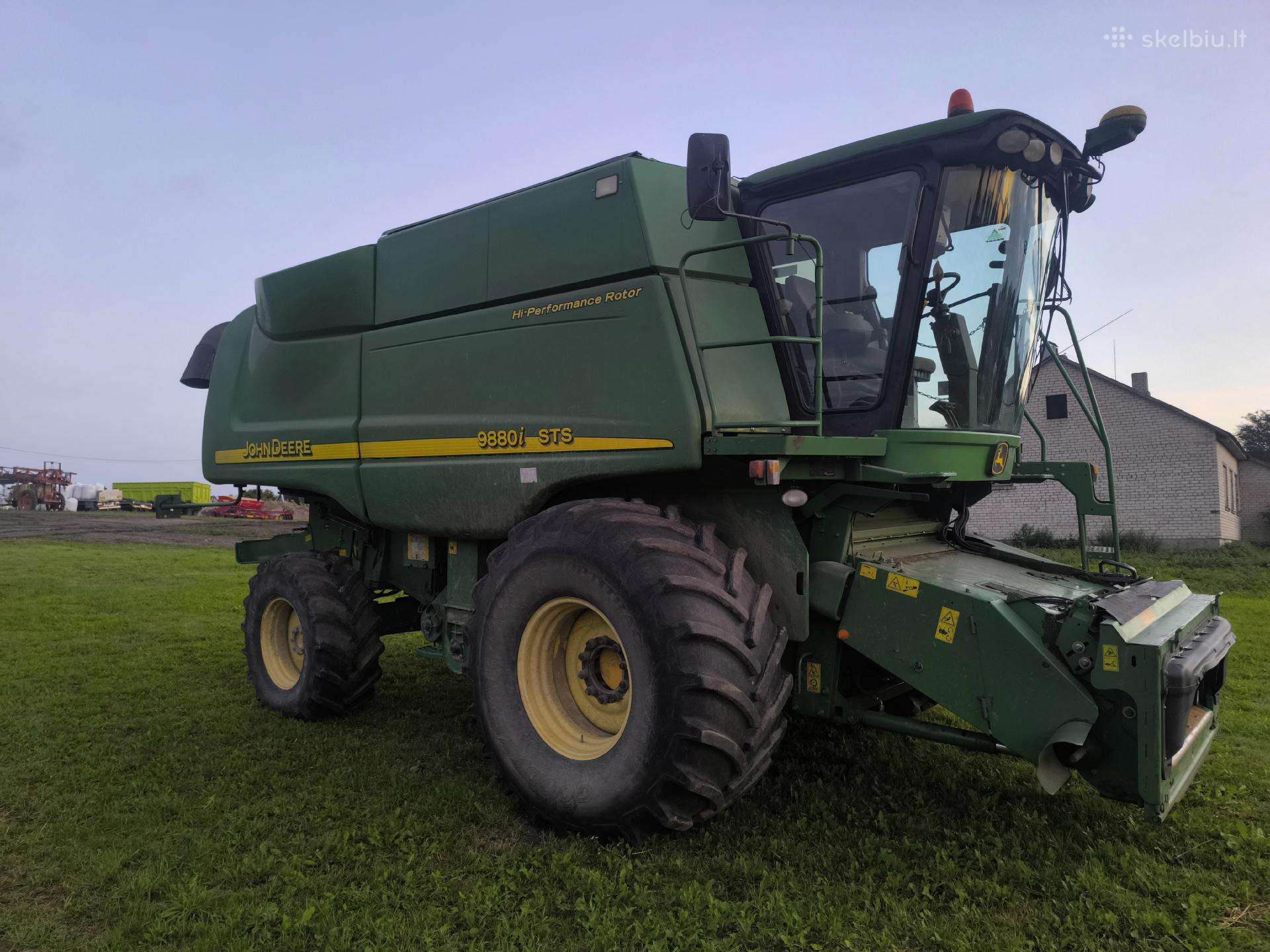 John Deere 9880, combine harvesters