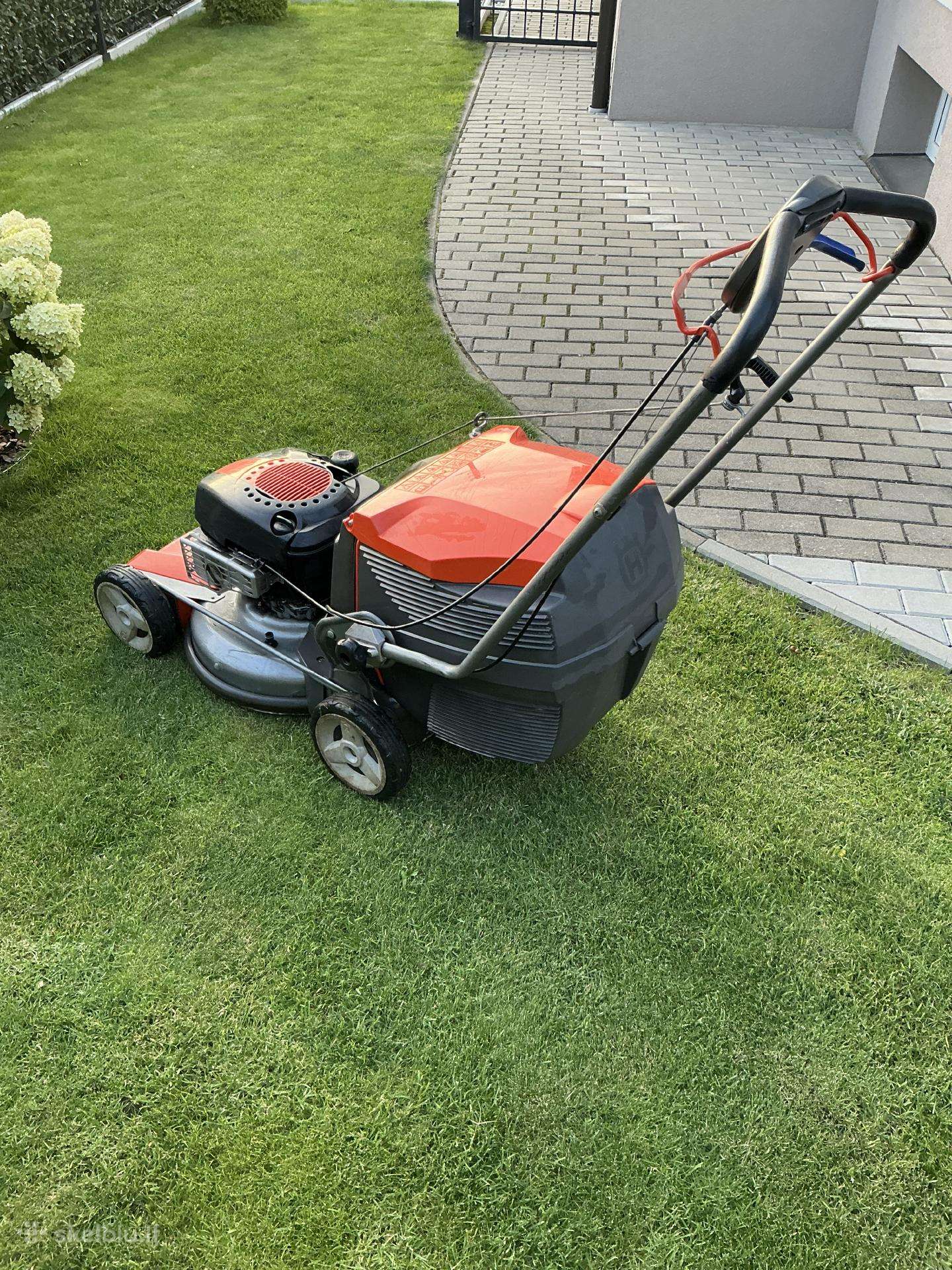 Husqvarna savaeigė žolę pjovė