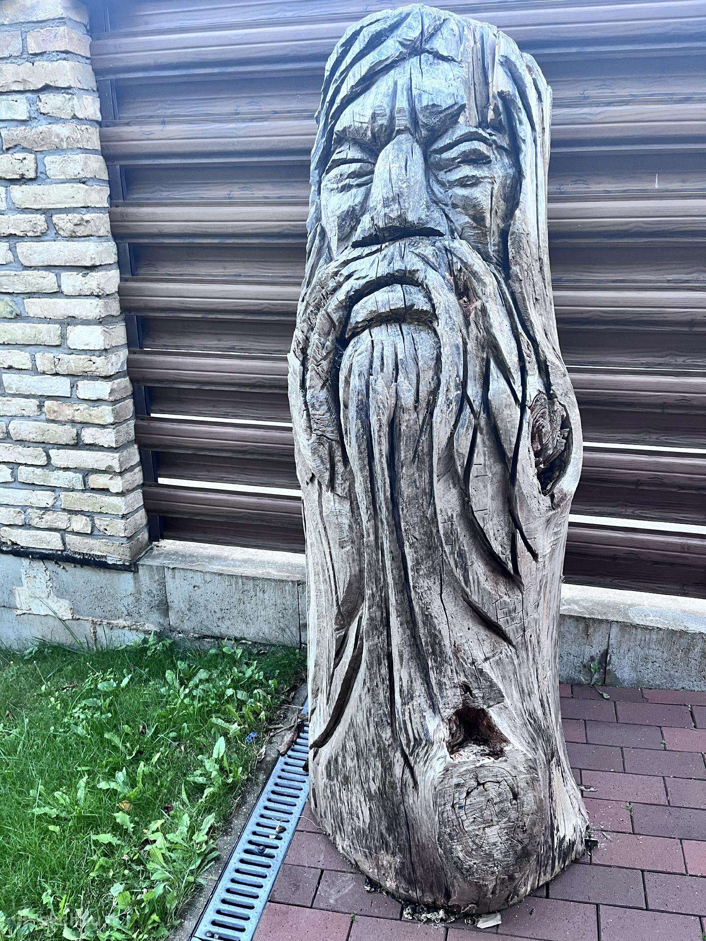 Medinė skulptūra