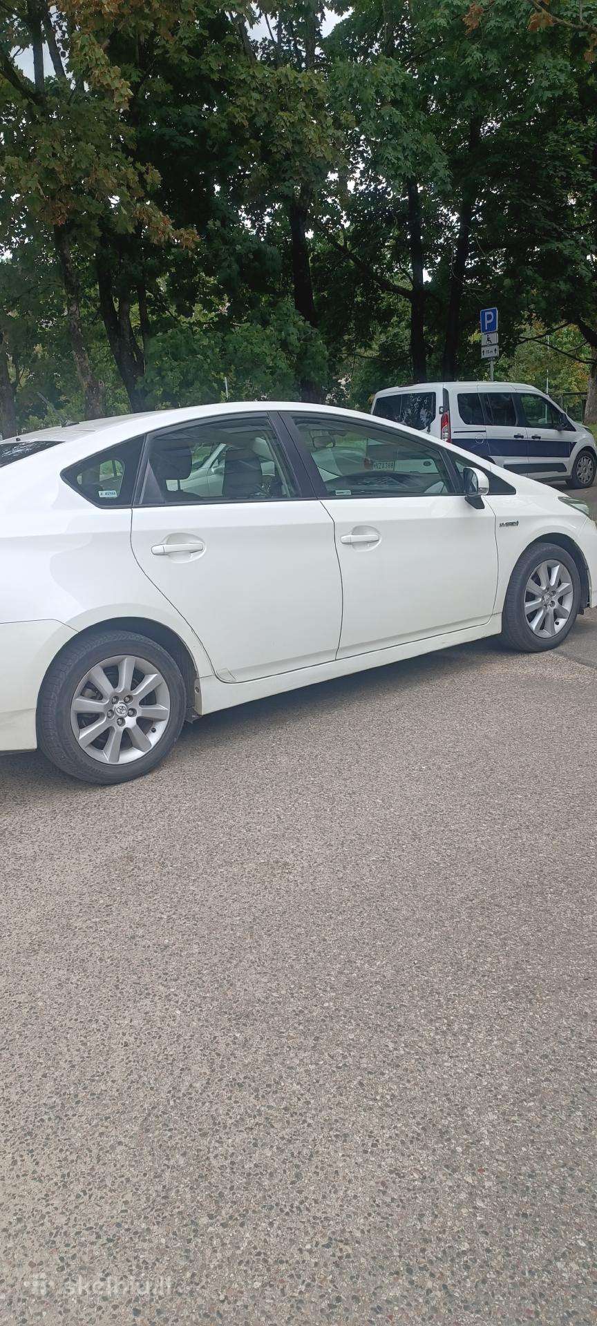 Toyota Prius 3 Išsimokėtinai arba Nuoma