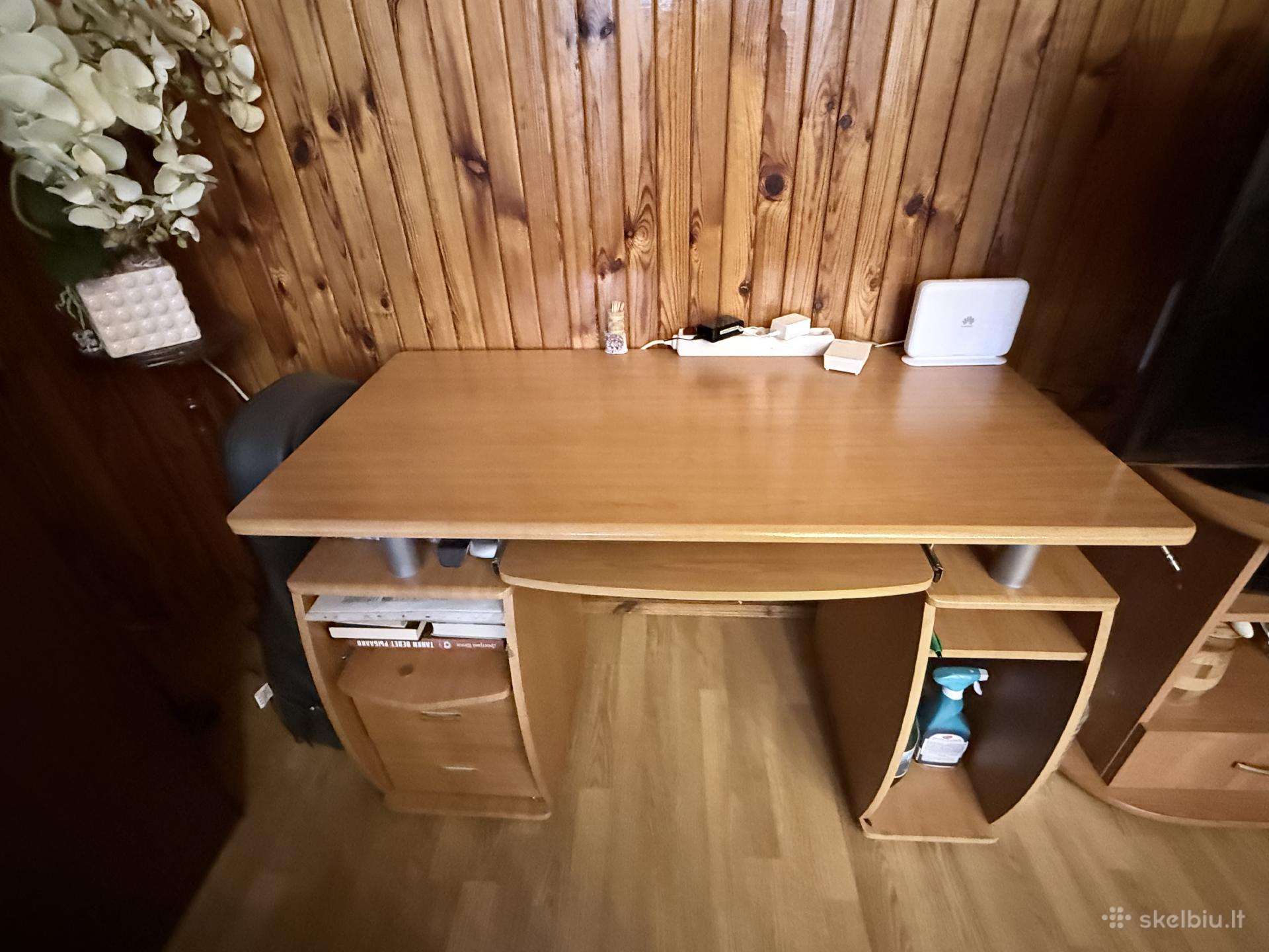 Parduodamas rašomasis stalas