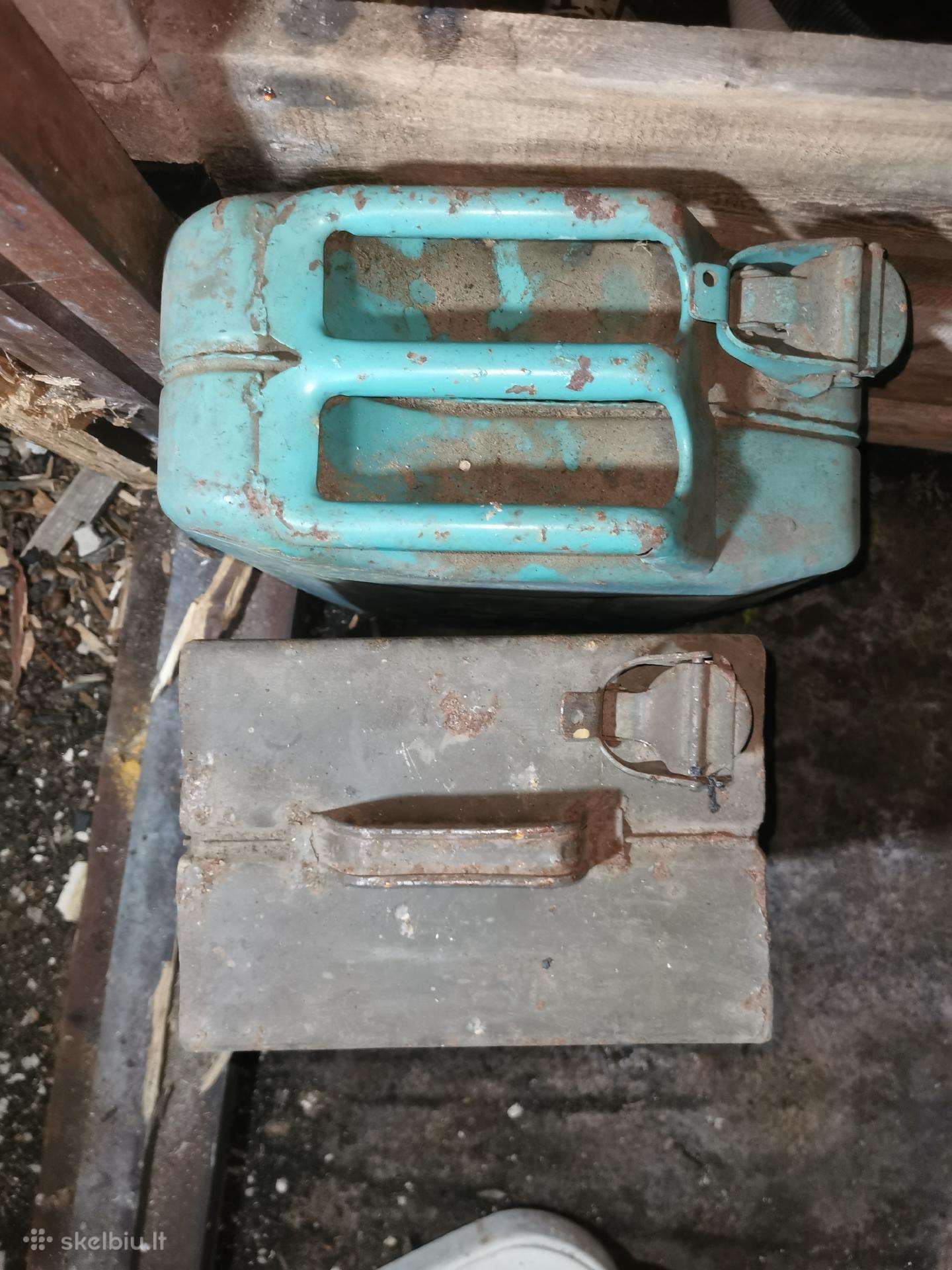 Metaliniai kanistrai kurui (po 20 l)