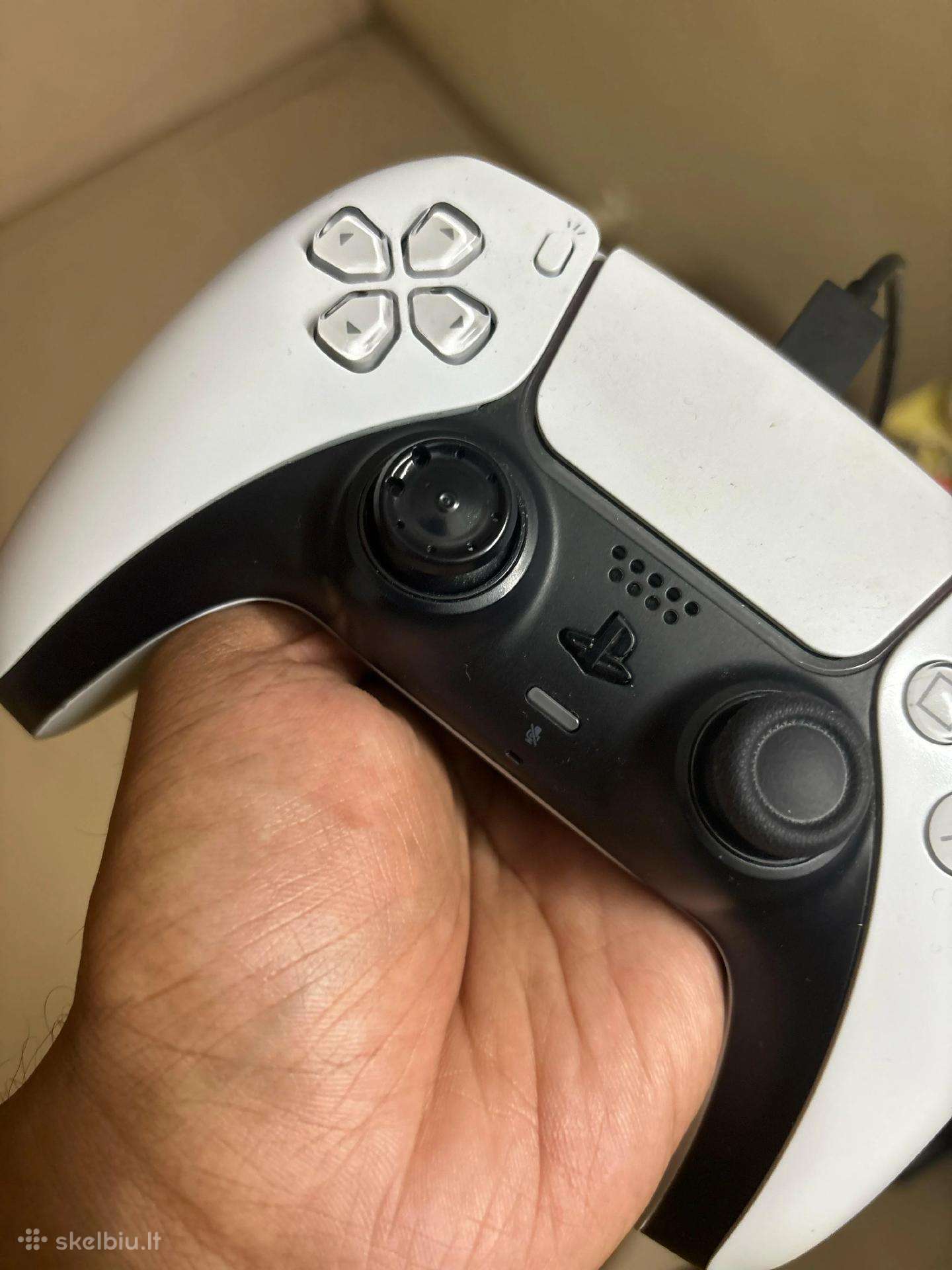 Sony Ps5 žaidimų konsolė ir 2 pulteliai (digital)