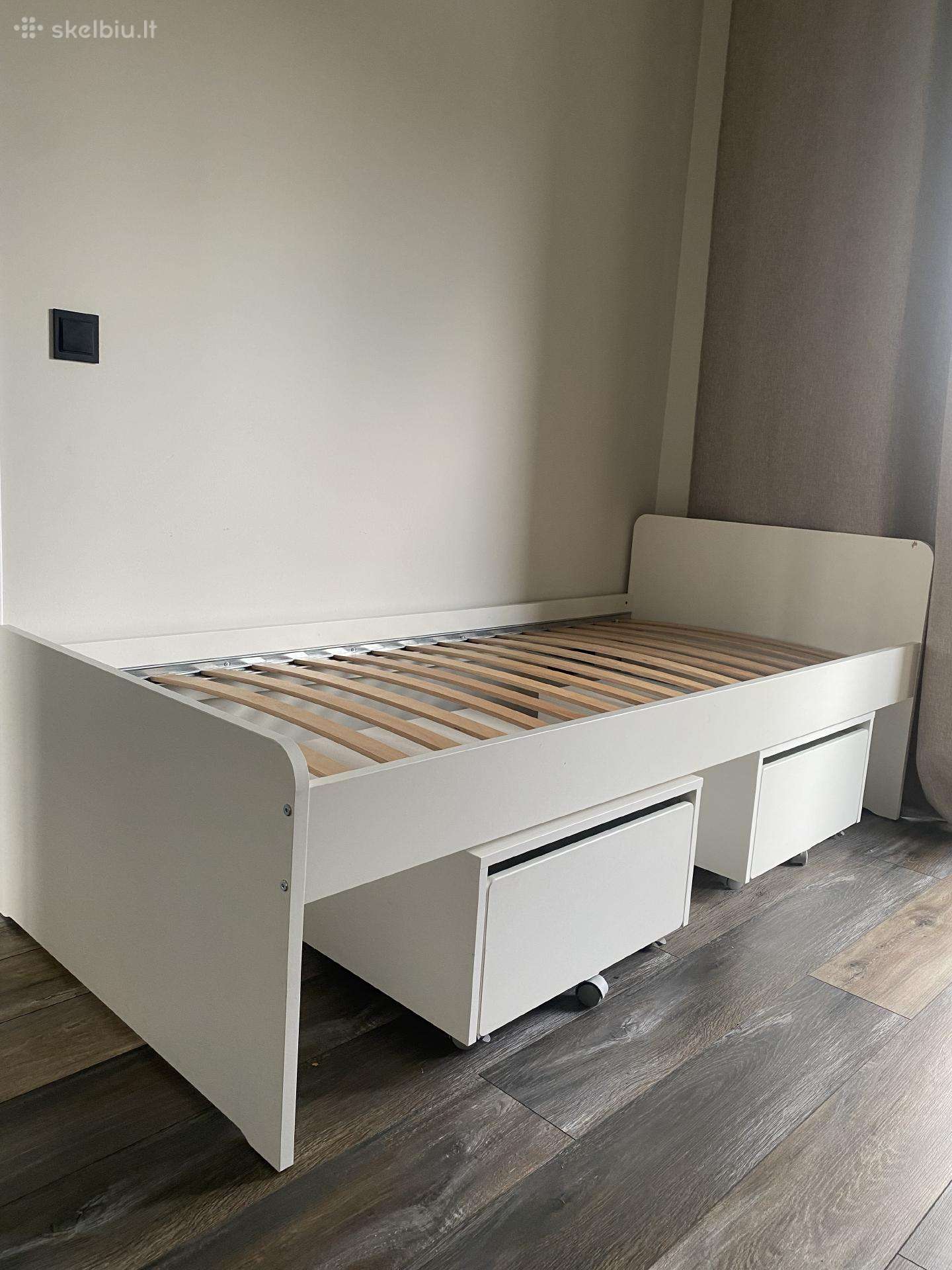 Ikea lova su stalčiais
