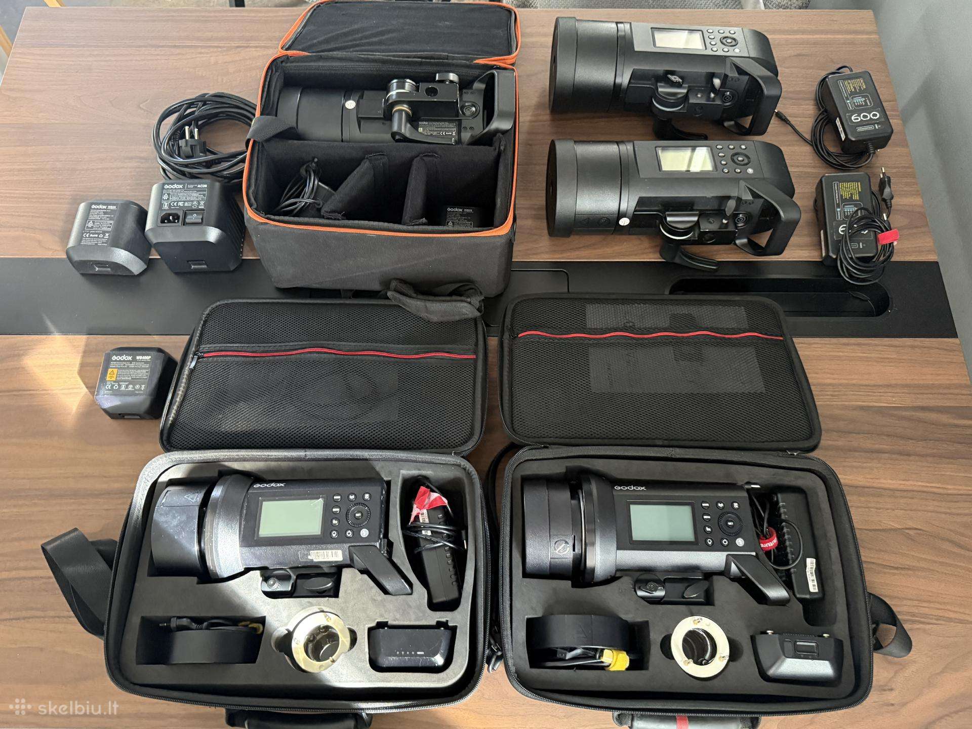 Godox Ad600 Pro (3 vnt.) ir Ad400 Pro (2 vnt.)