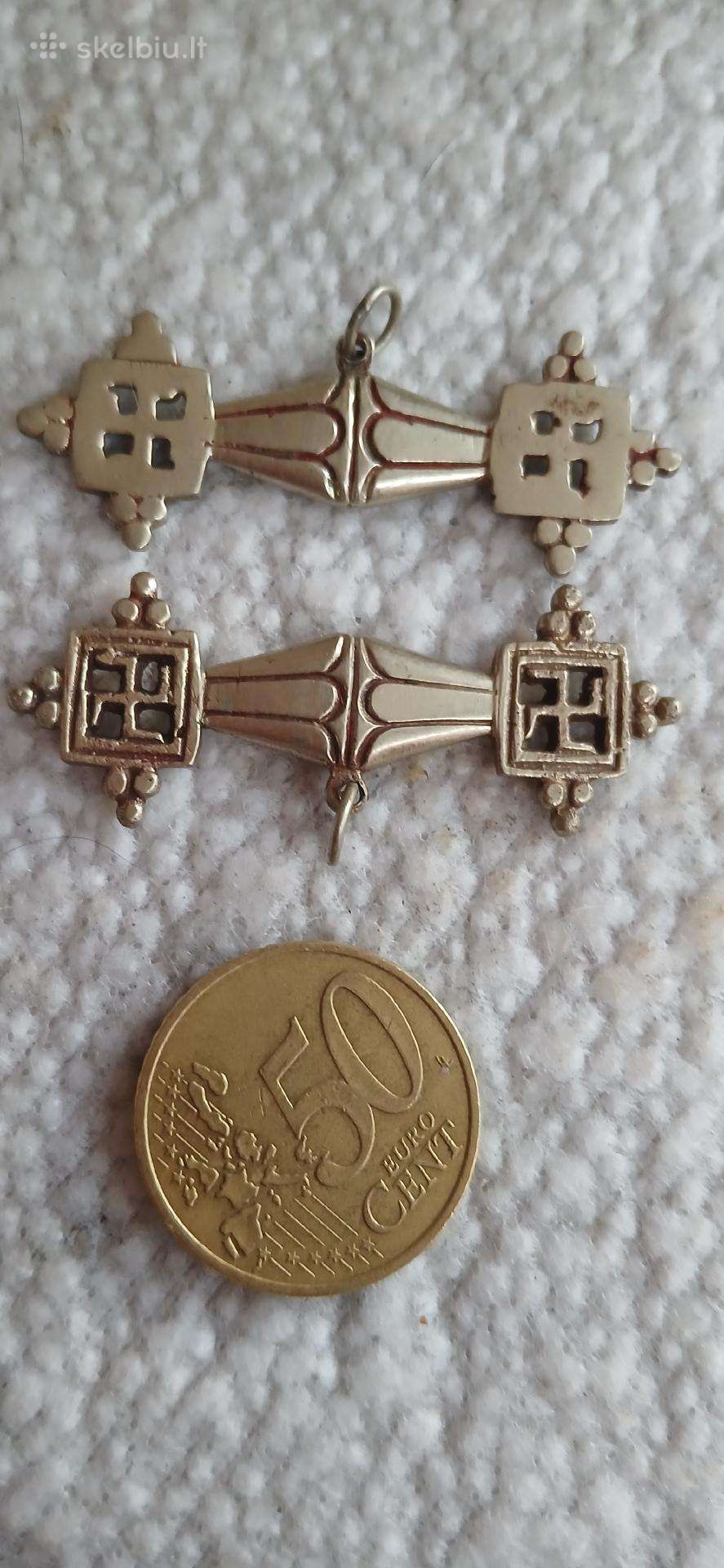 Žalčių svastikos pakabukai
