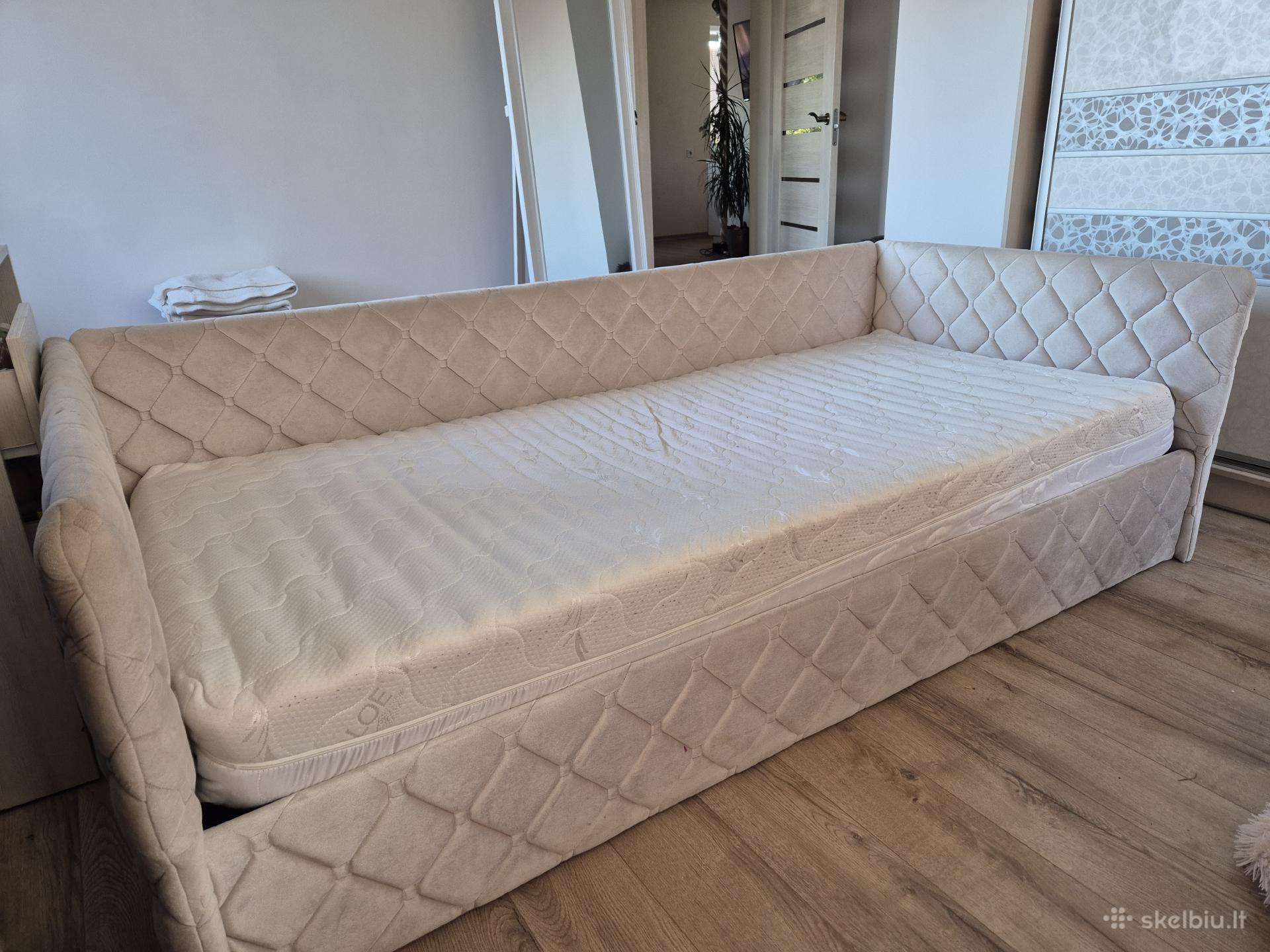 Lova su patalynės dėže