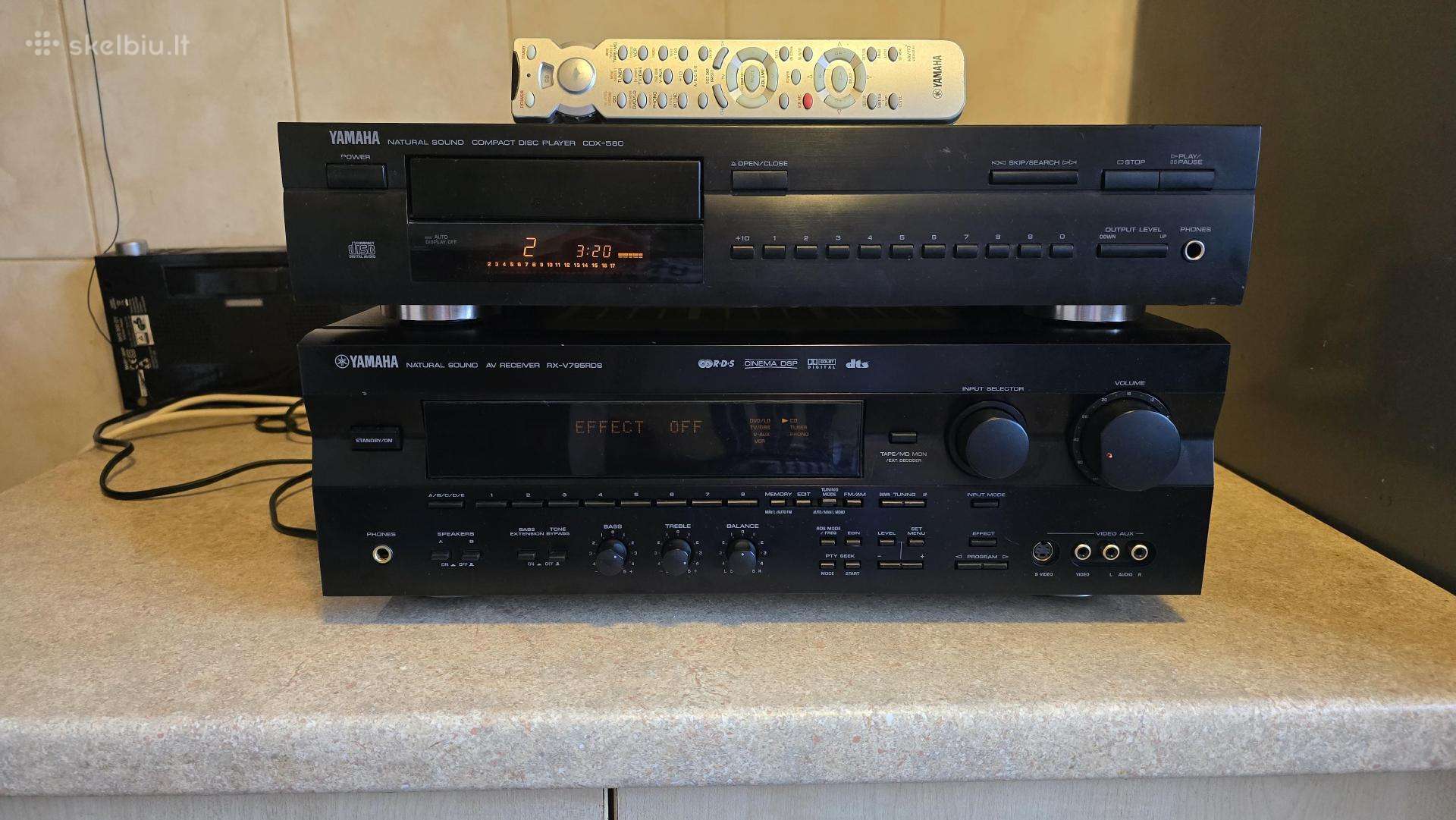 Yamaha resyveris ir CD grotuvas.