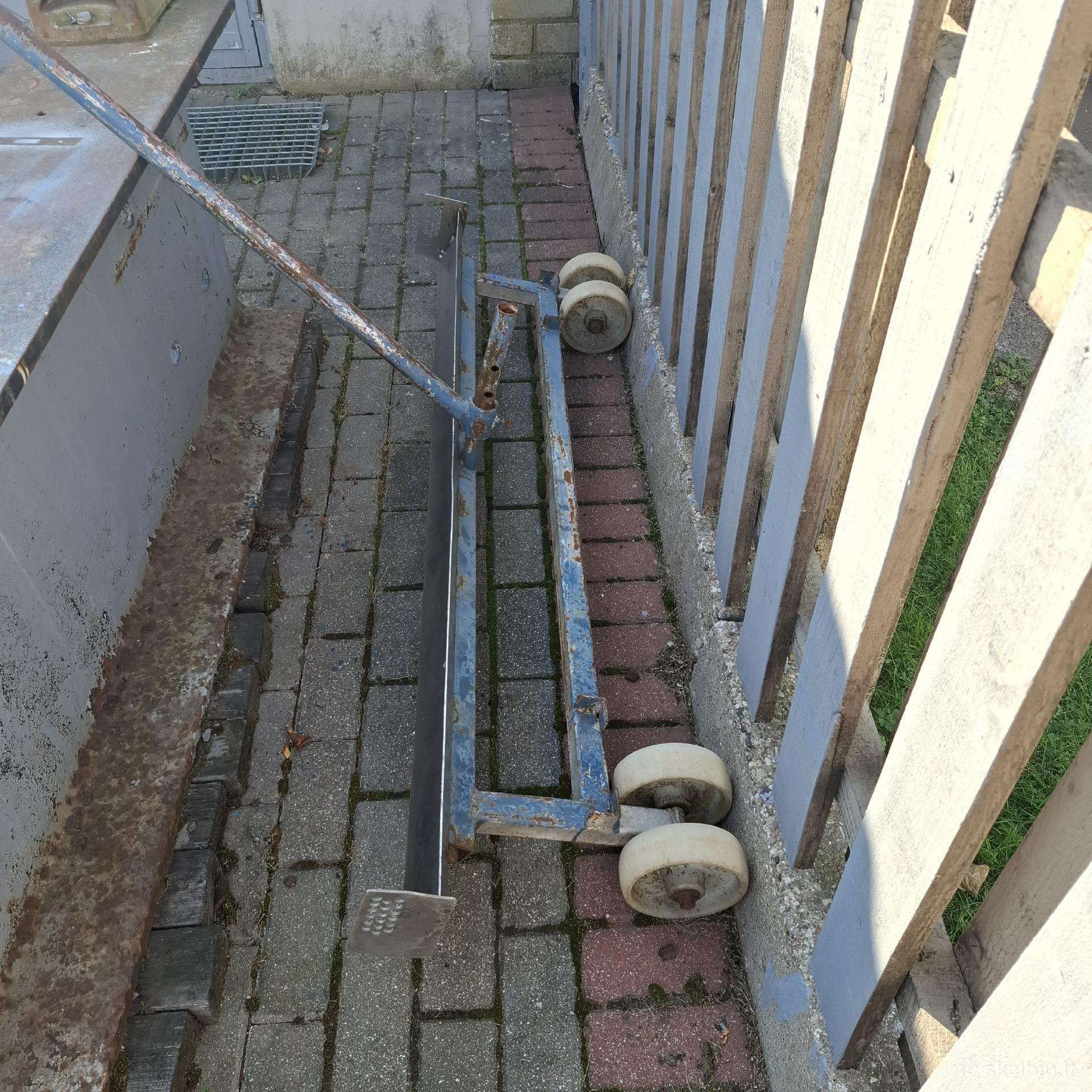 Rankinis dirvos lygintuvas