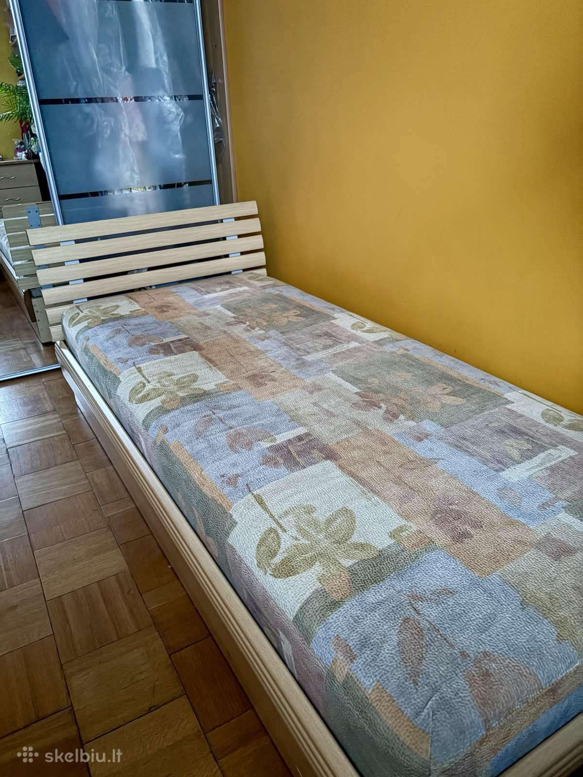 Parduodamos dvi viengulės lovos