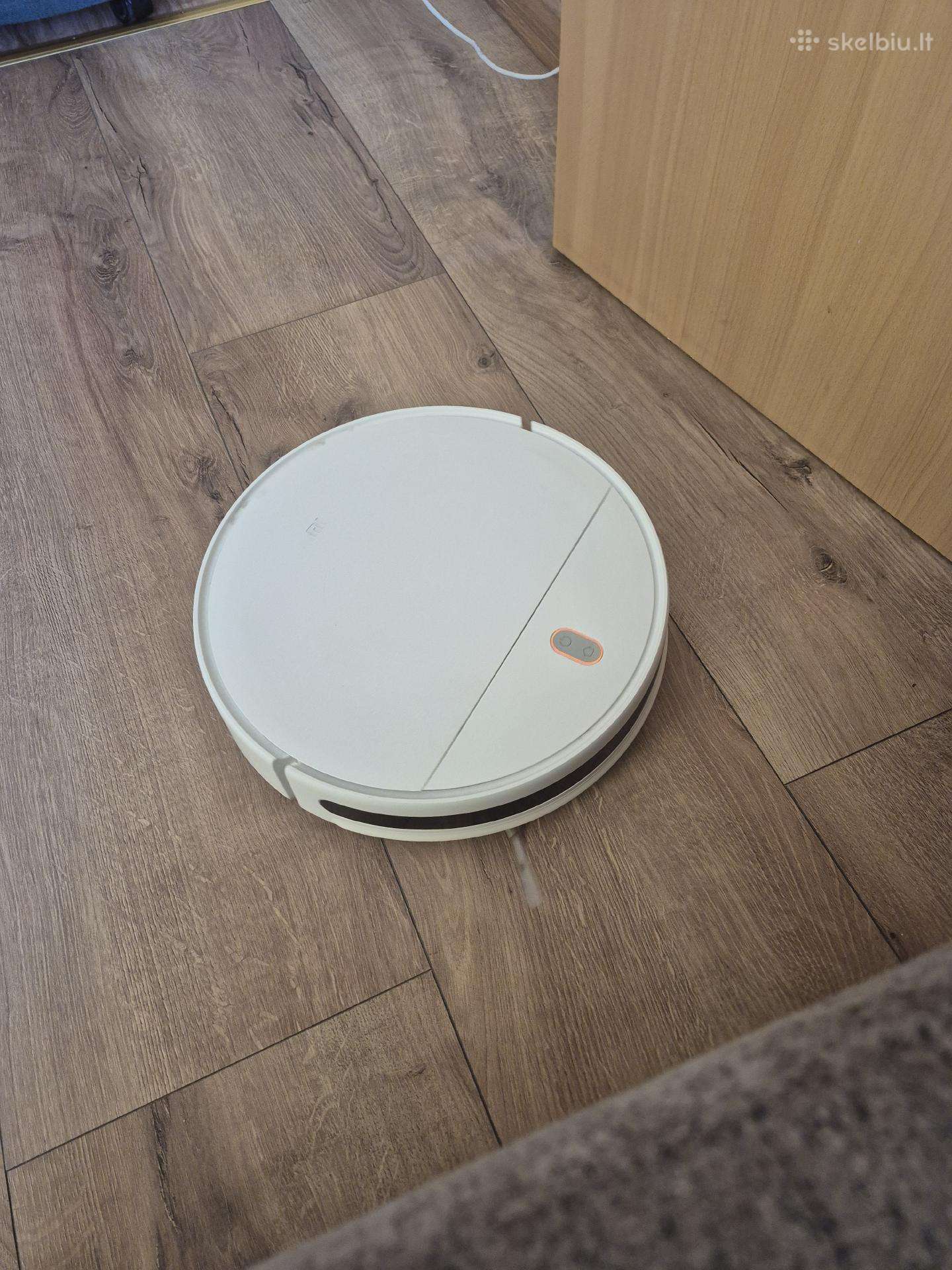 Dulkių siurblys-robotas.