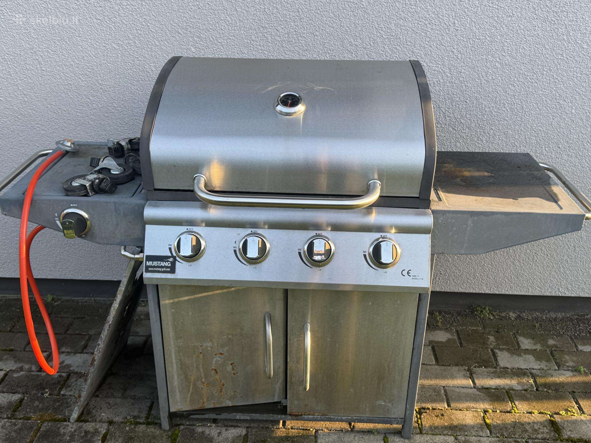 „mustang“ markės 4 degiklių dujinis grilis