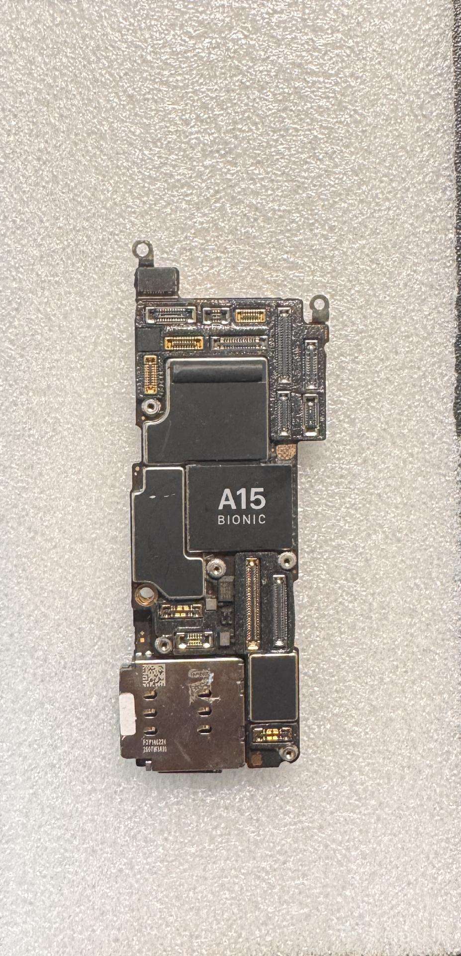 iPhone 13 pro, pagrindinė plokštė