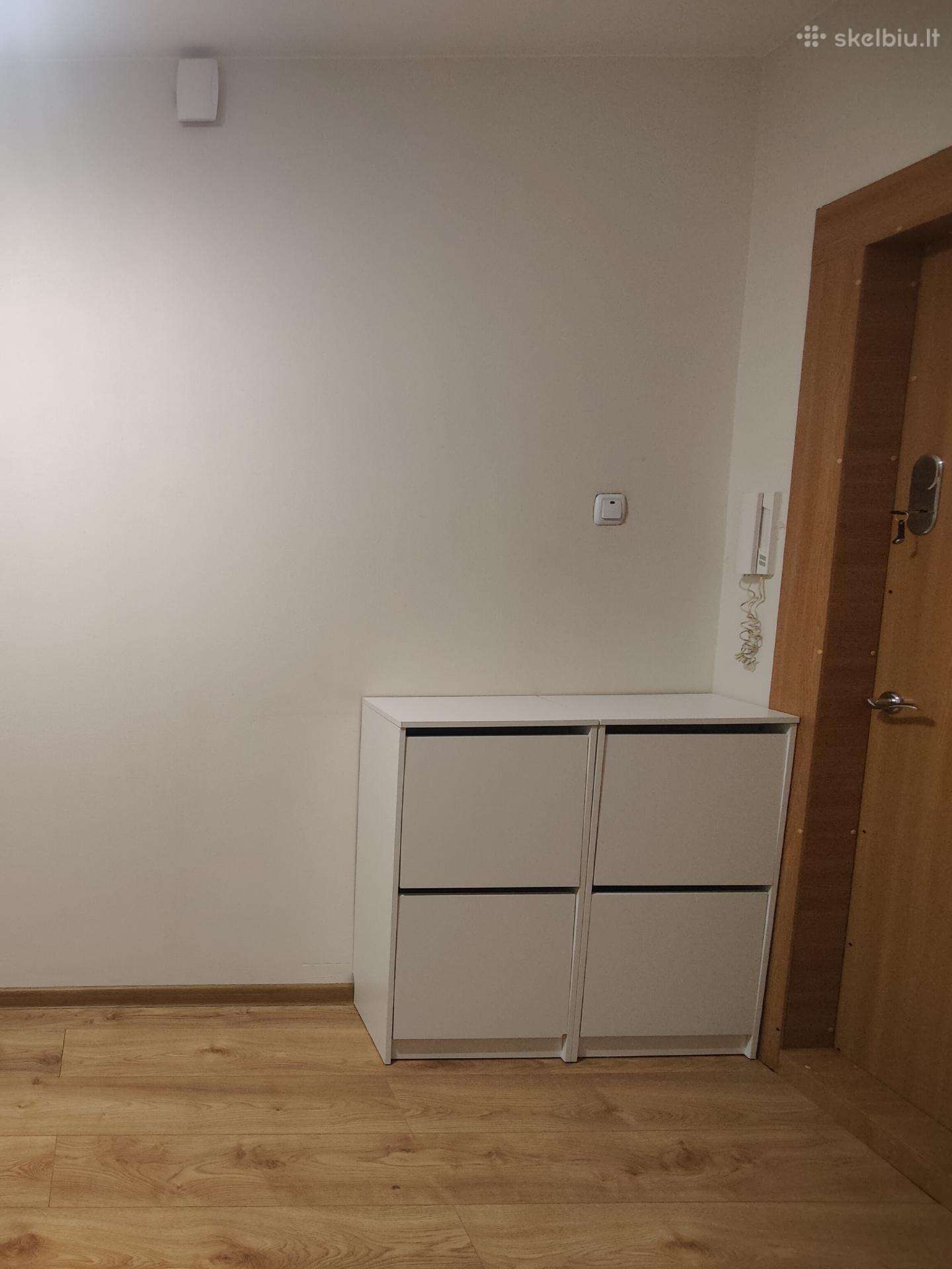 Ikea bissa batų spintelė