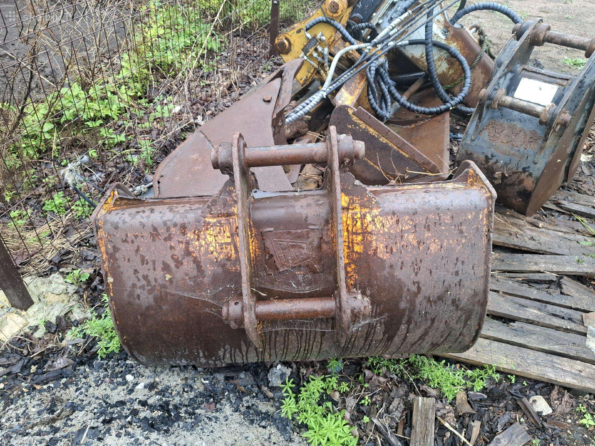 Jcb3cx kasimo kaušai priedai ,paletinės šakės