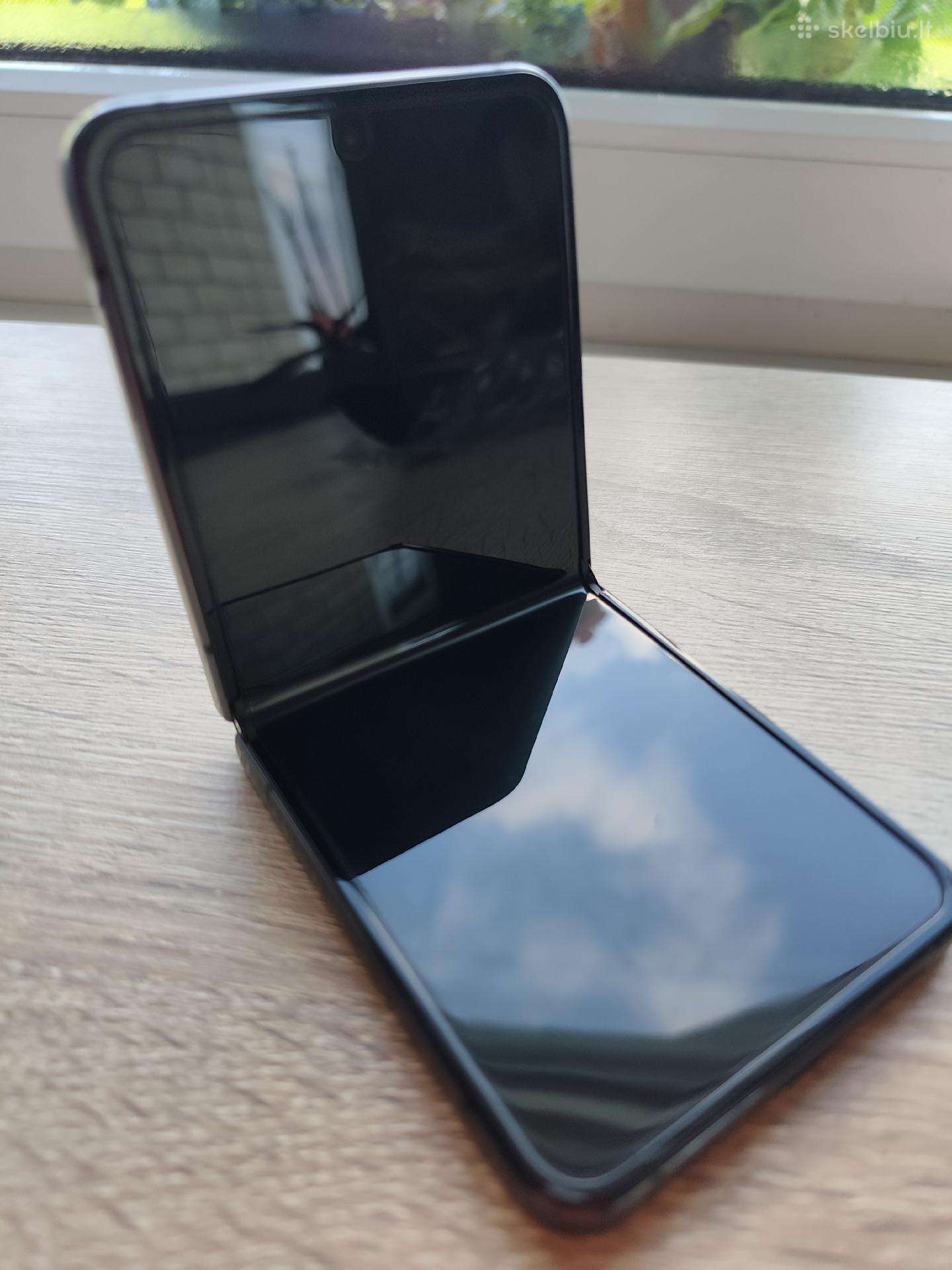 Parduodu telefoną Flip 4
