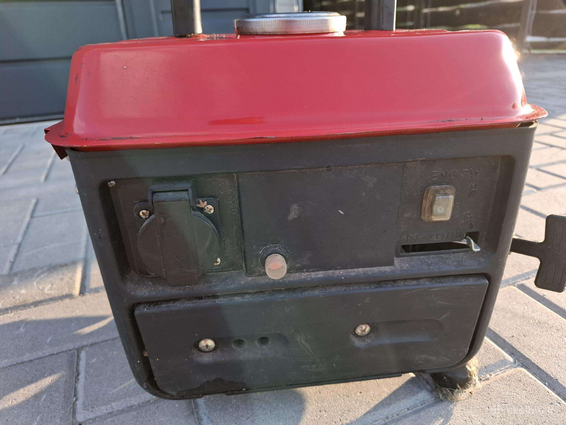 Naudotas bezininis elektros generatoius 1000 W