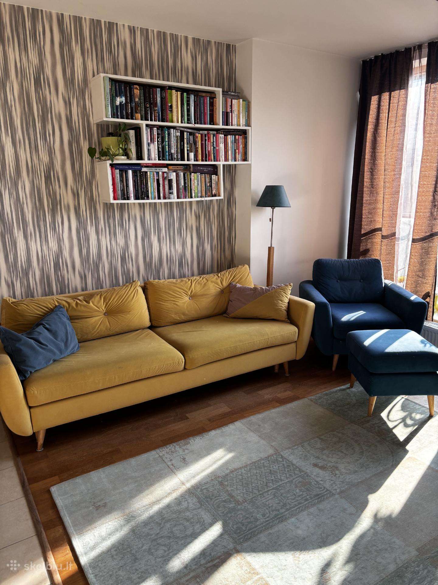 Stilingi ir ryškūs sofa-lova su foteliu ir pufu