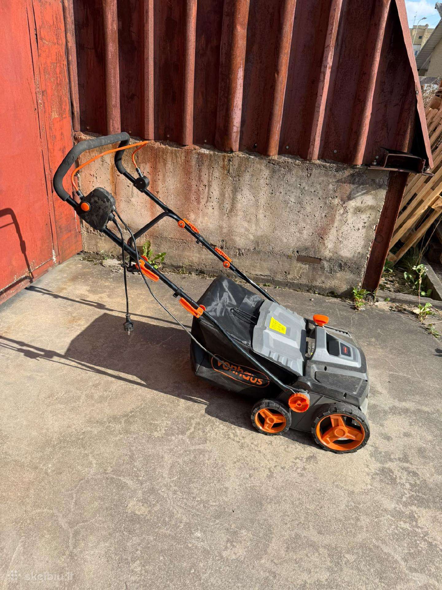 Vonhaus 1800 W elektrinis lapų surinktuvas