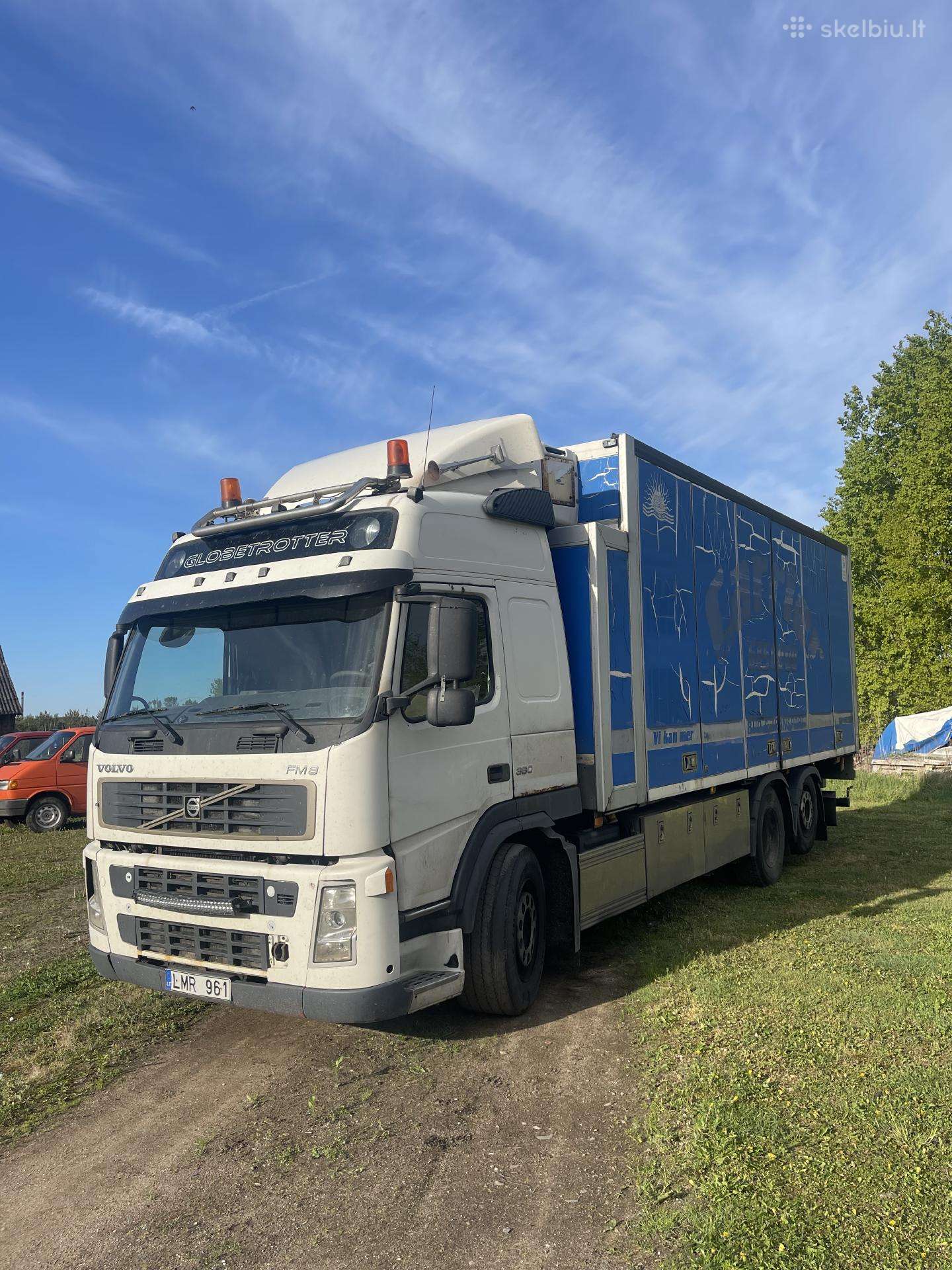 Volvo izotermas 2800eur.