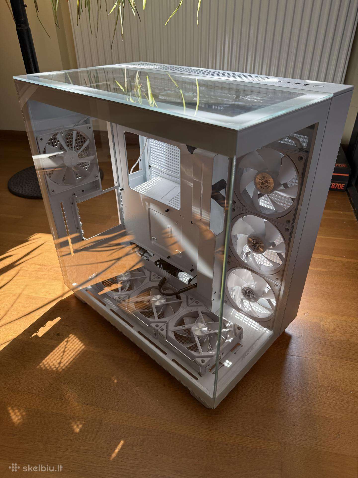 Nzxt H9 Flow korpusas su Lian Li aušintuvais