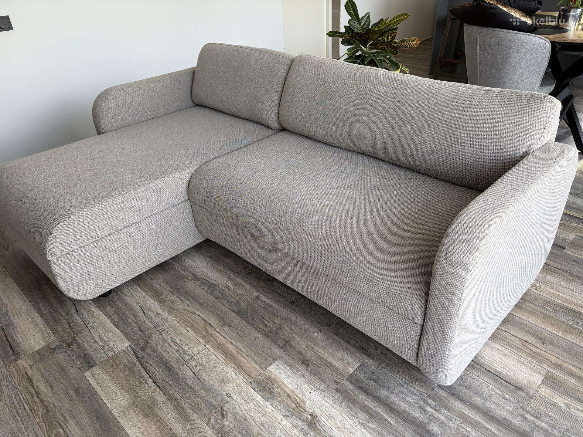 Kampinė sofa - lova su miegojimo funkcija