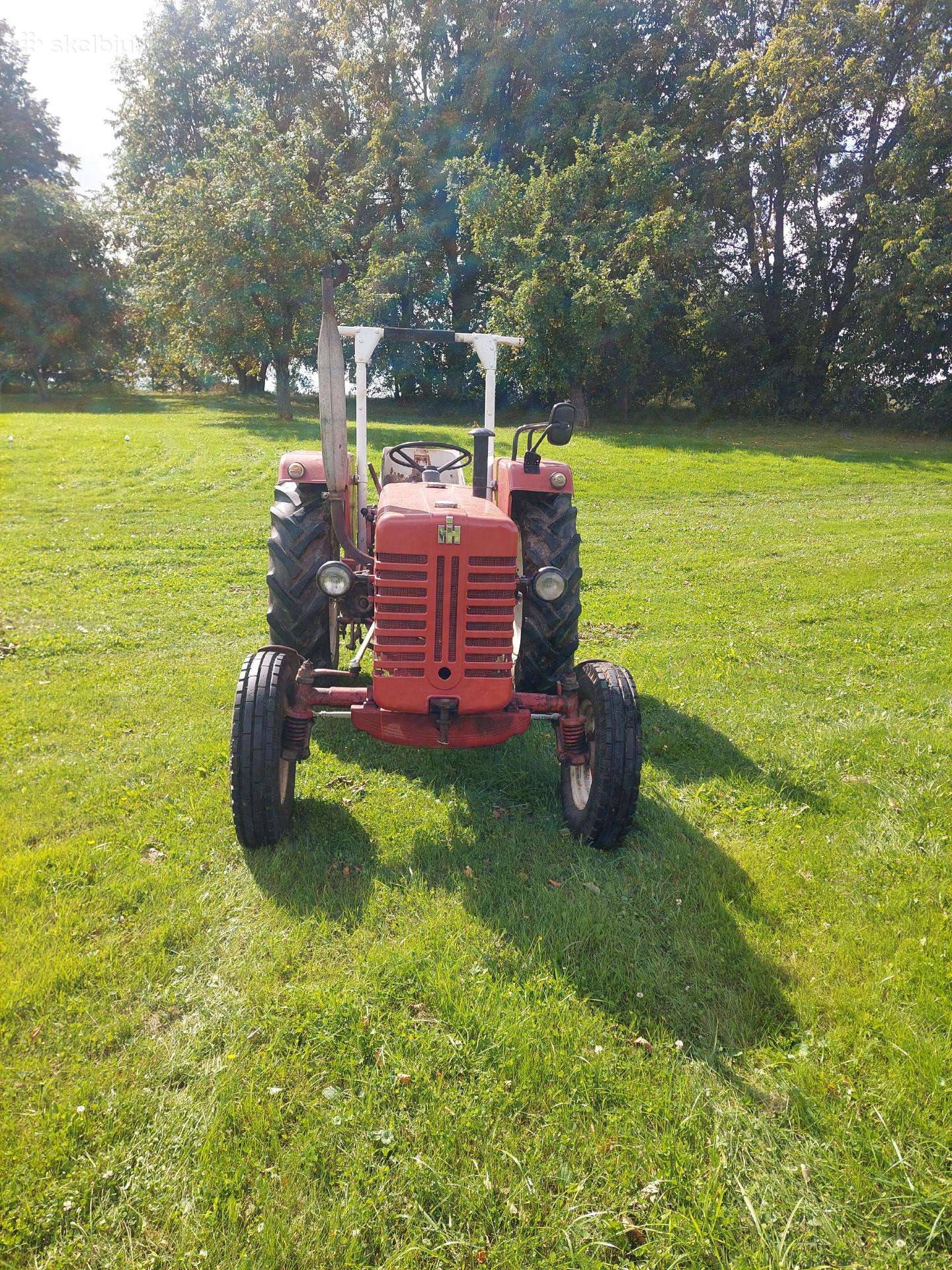 Parduodu Mccormick 432/436