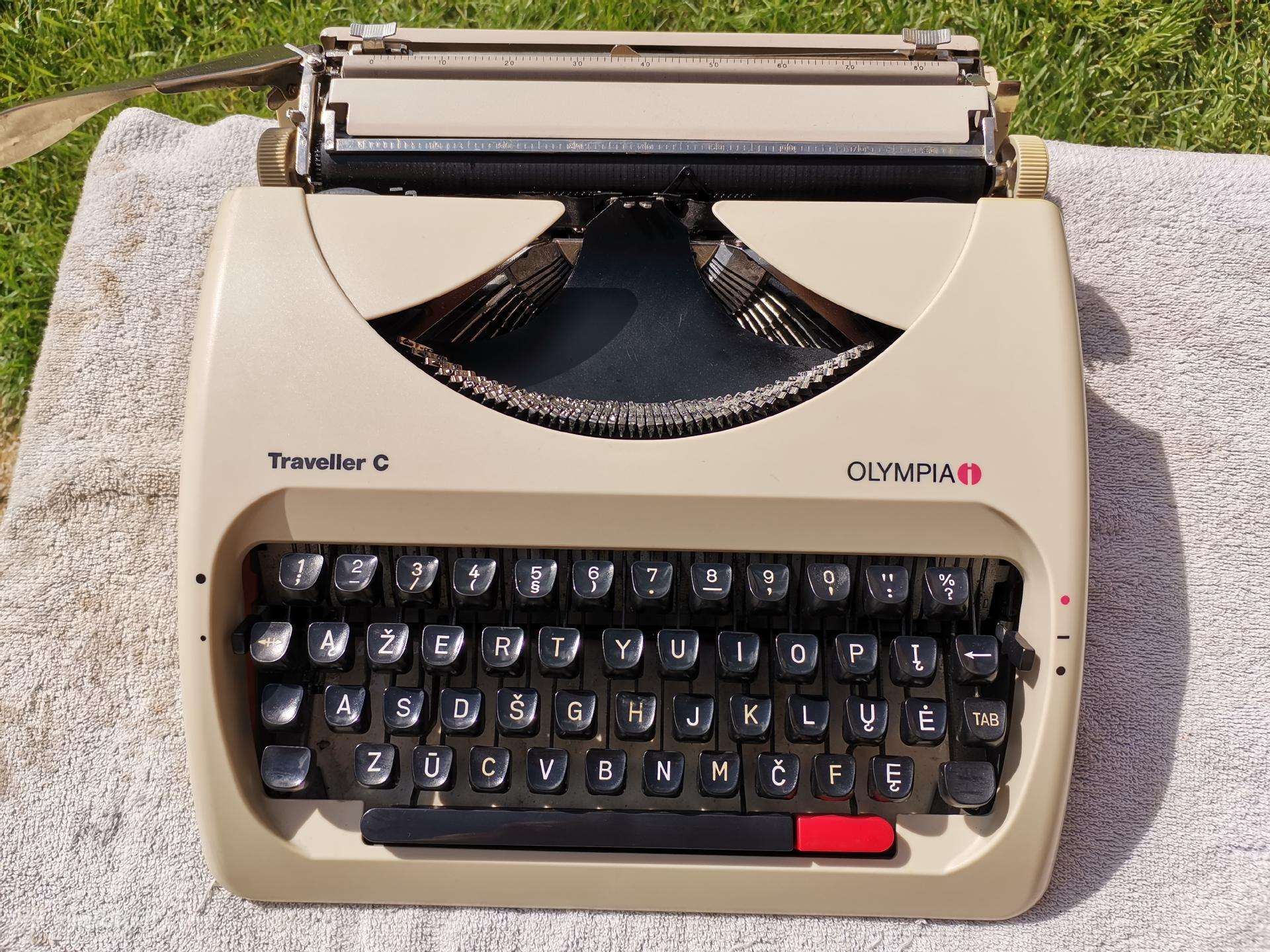 Mechaninė Olympia Traveller C su lietuvišku tekstu