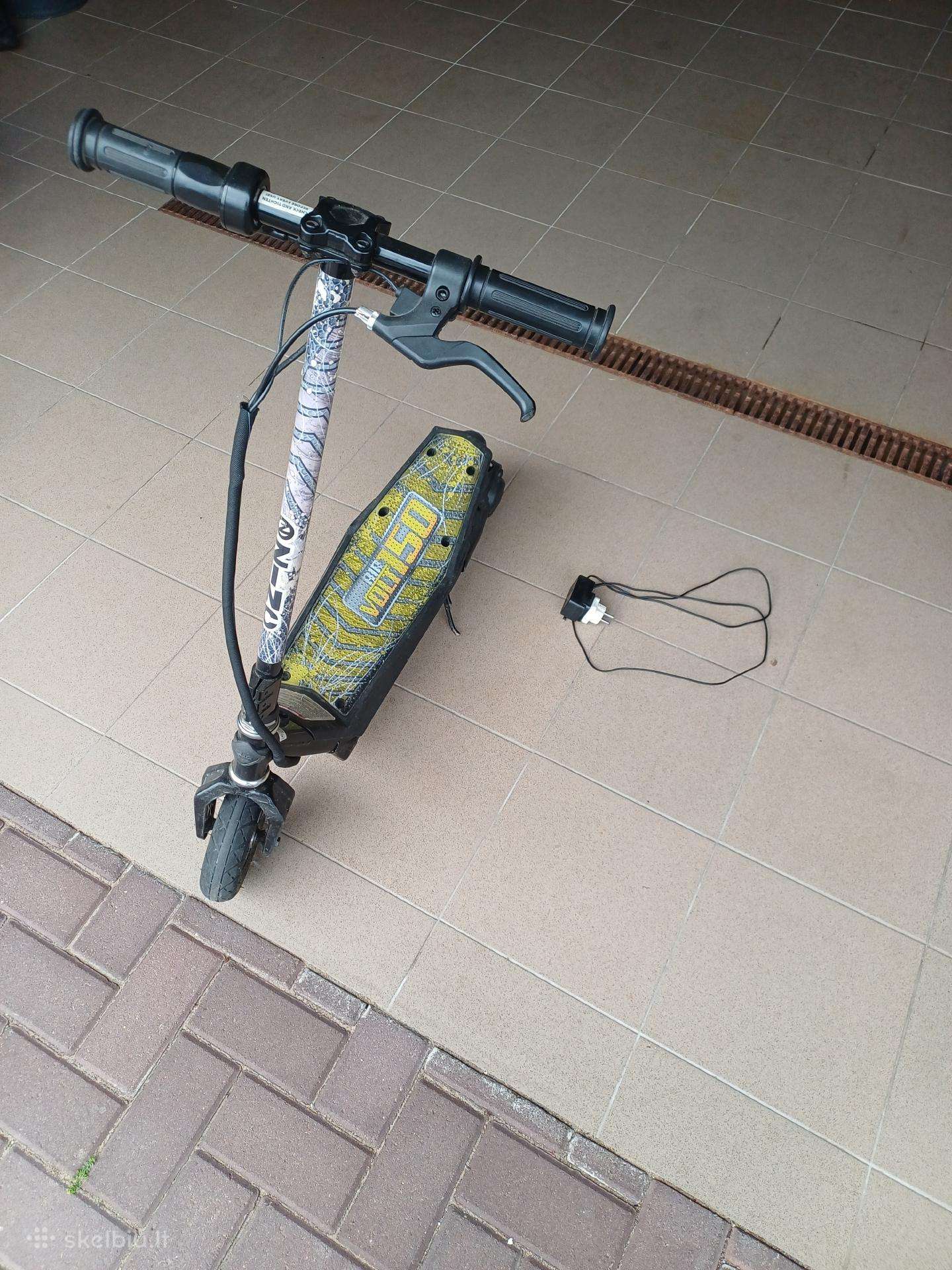 Paspirtukas air volt 150 reikia keist baterijas