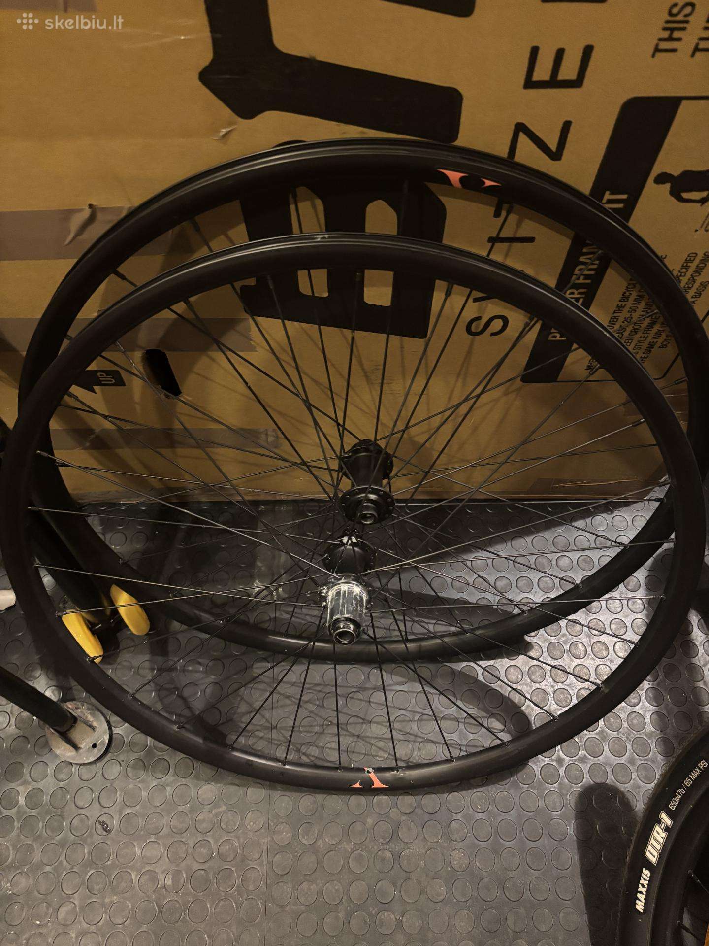 Dviracio ratai 28 nuo specialized sirrus X