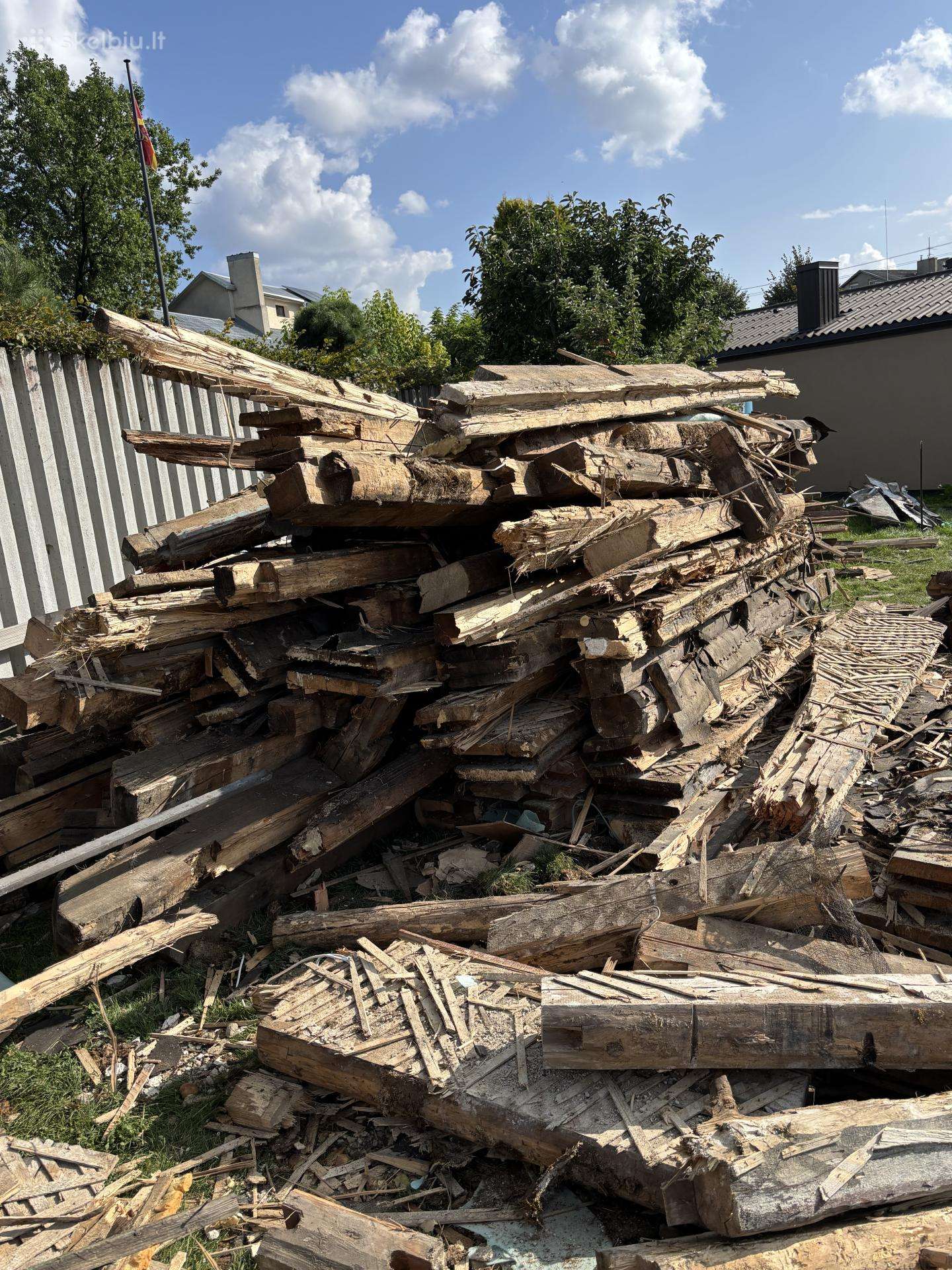 Dovanoju seną medieną malkoms