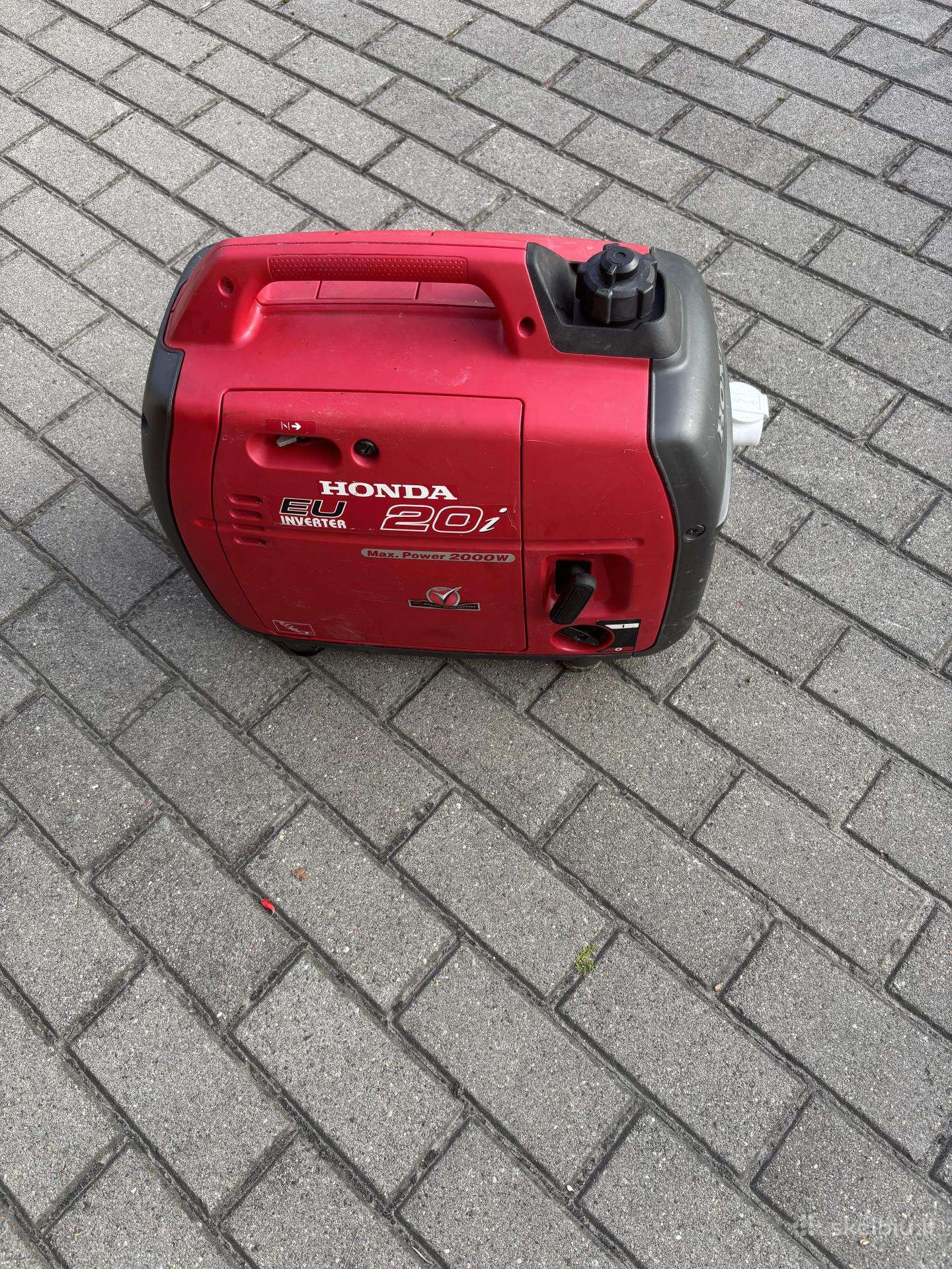Parduodu elektros generatoriu, pilnai veikiantis.