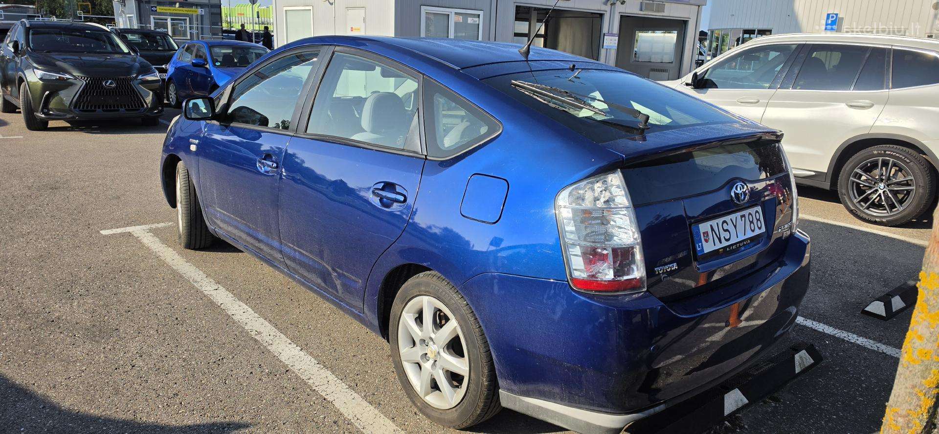 Toyota Prius, Хэтчбек