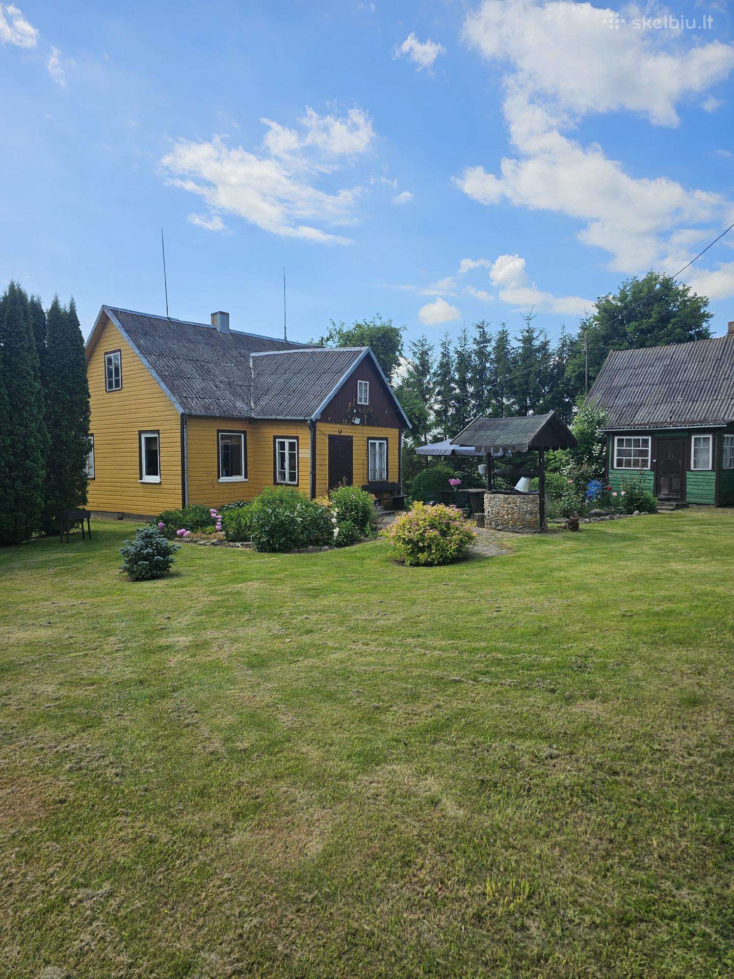 Parduodama sodyba su 2.05 ha žemės sklypu